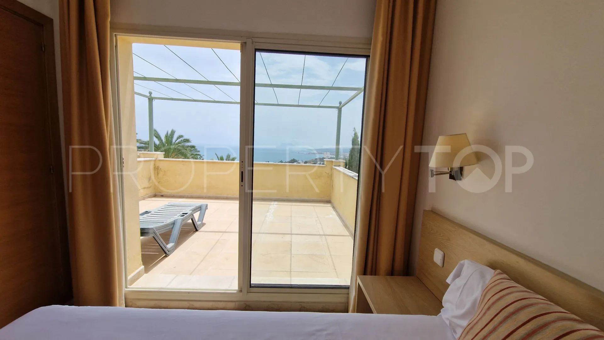 Bahia de las Rocas, atico duplex en venta de 3 dormitorios