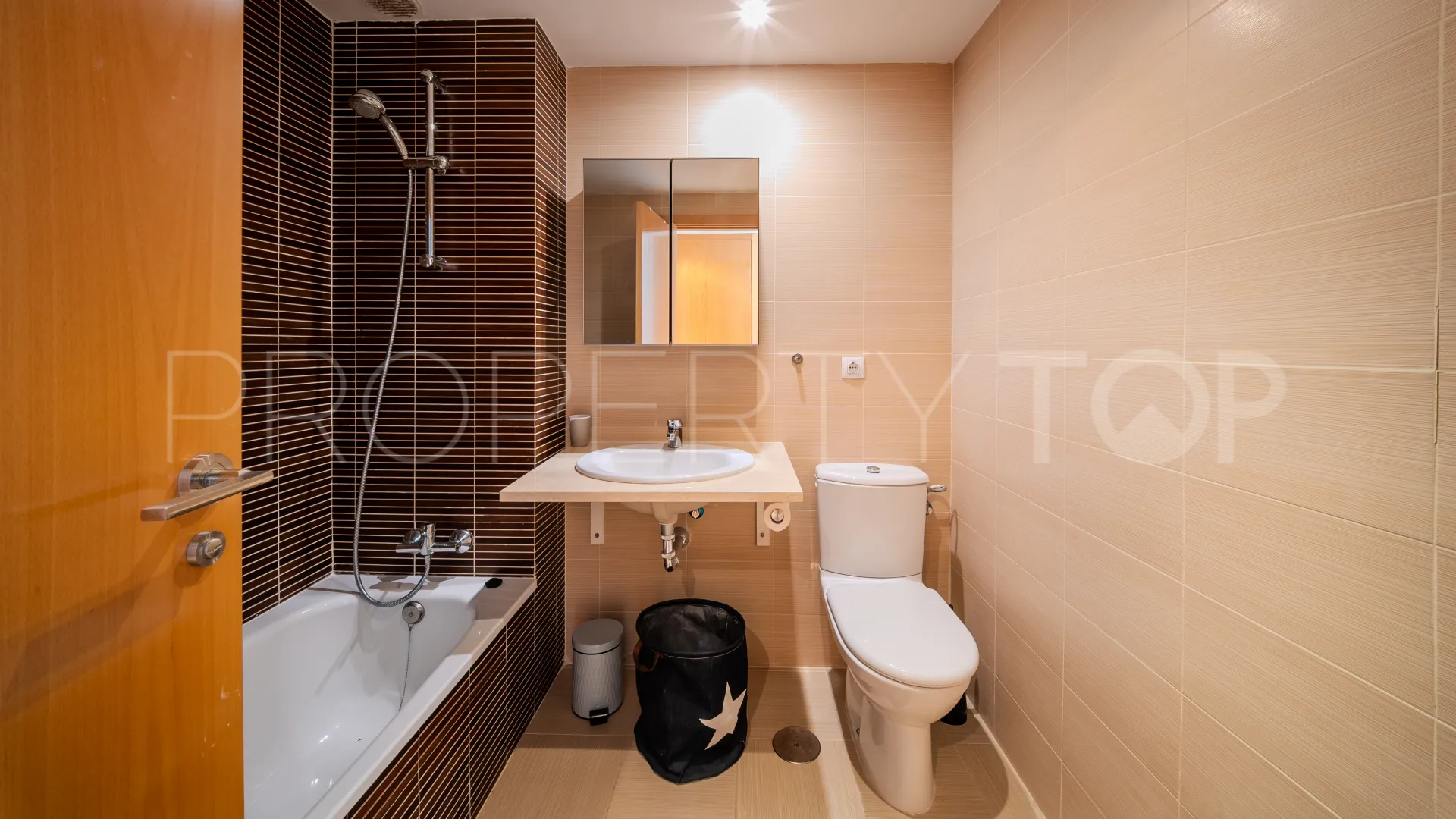 Se vende apartamento de 4 dormitorios en Doña Julia