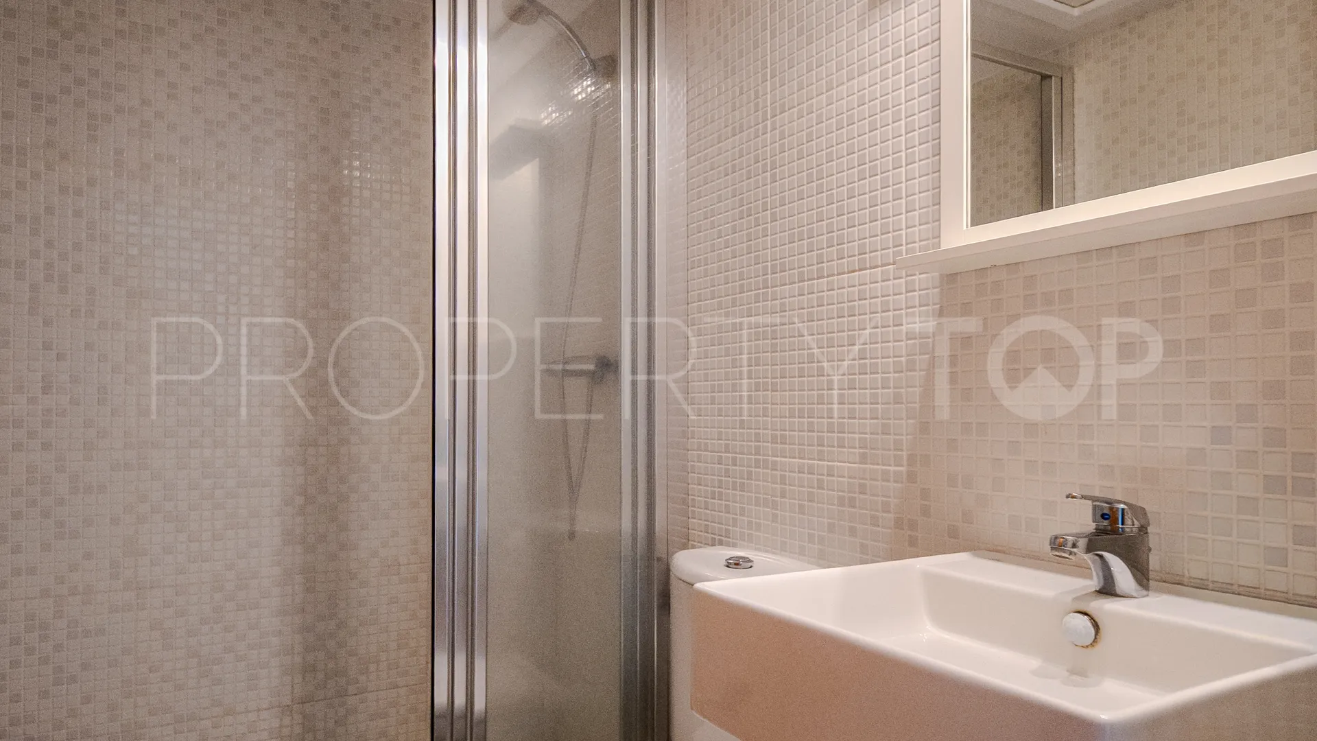 Se vende apartamento de 4 dormitorios en Doña Julia