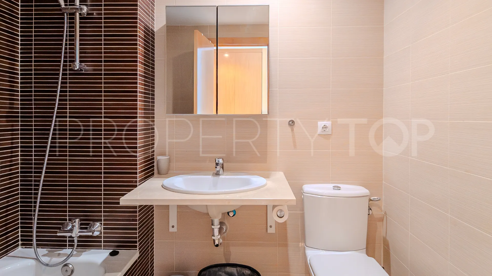 Se vende apartamento de 4 dormitorios en Doña Julia