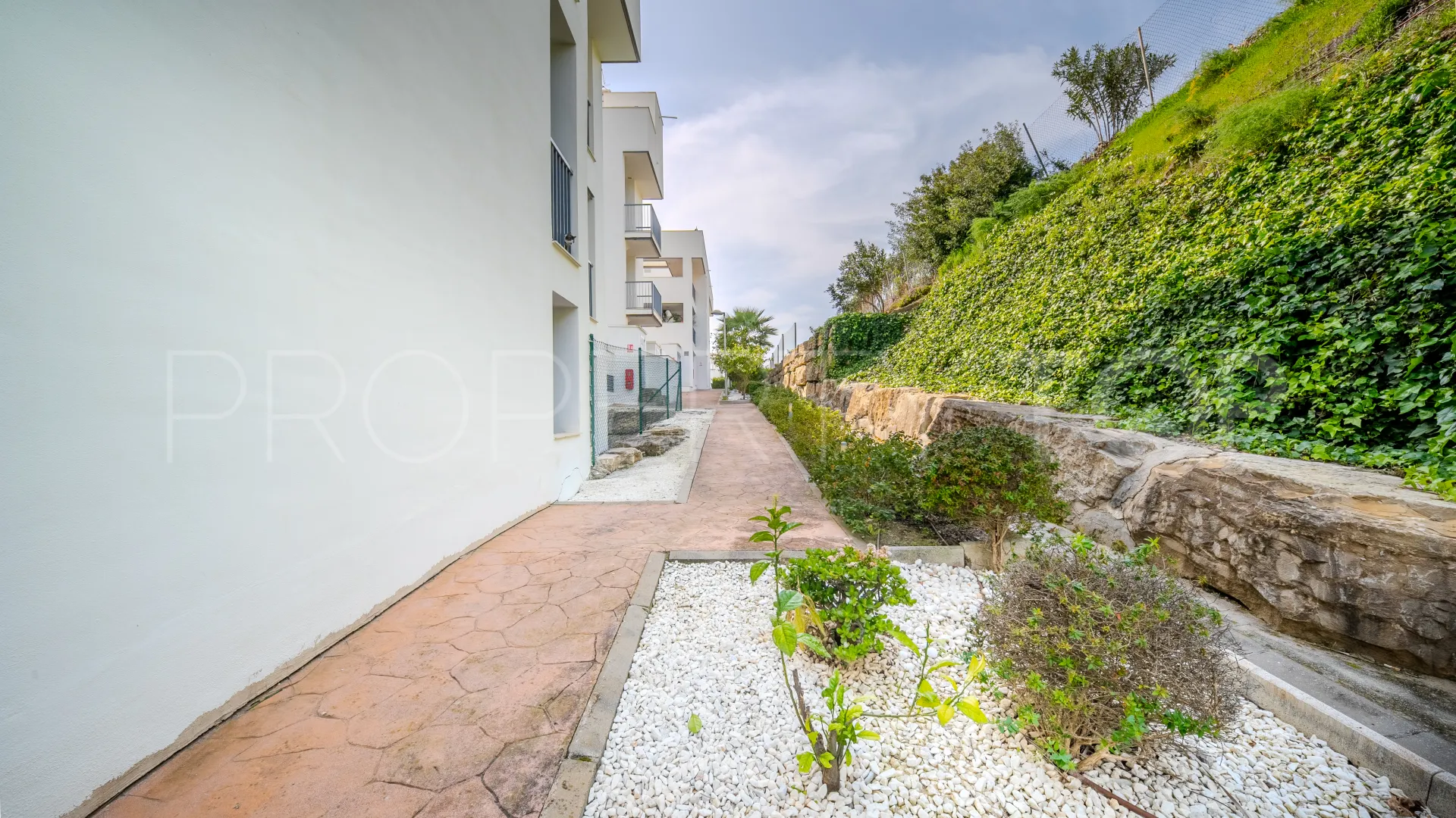 Se vende apartamento de 4 dormitorios en Doña Julia