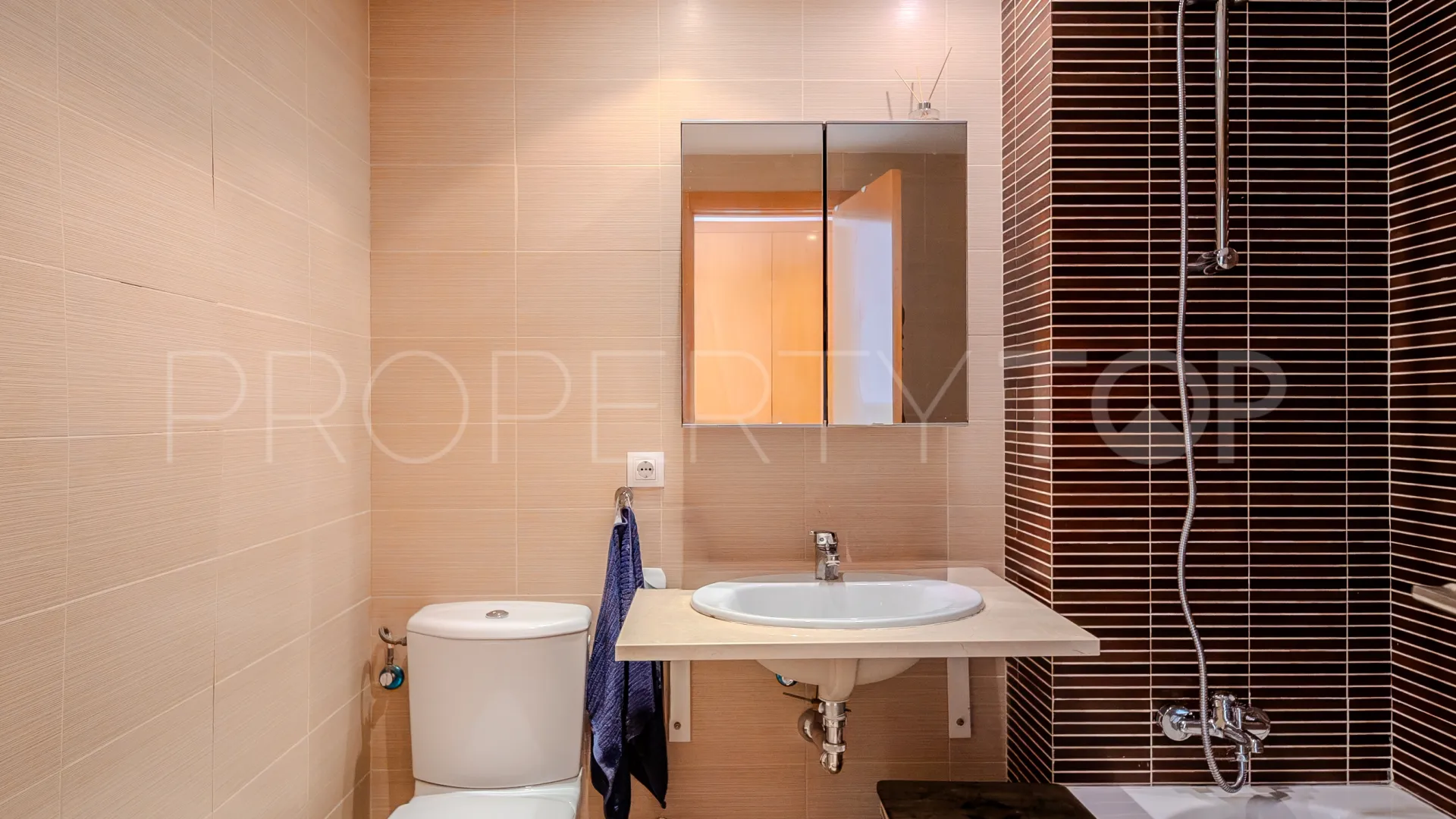 Se vende apartamento de 4 dormitorios en Doña Julia