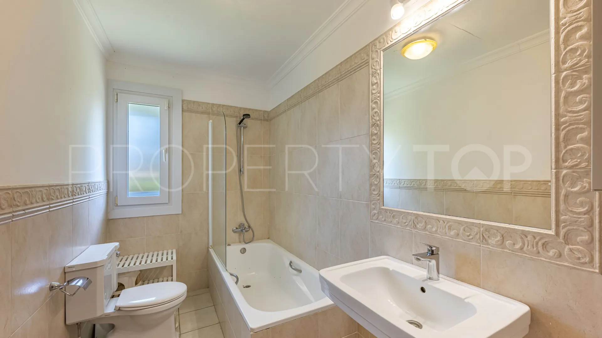Comprar villa de 5 dormitorios en Sotogrande Costa