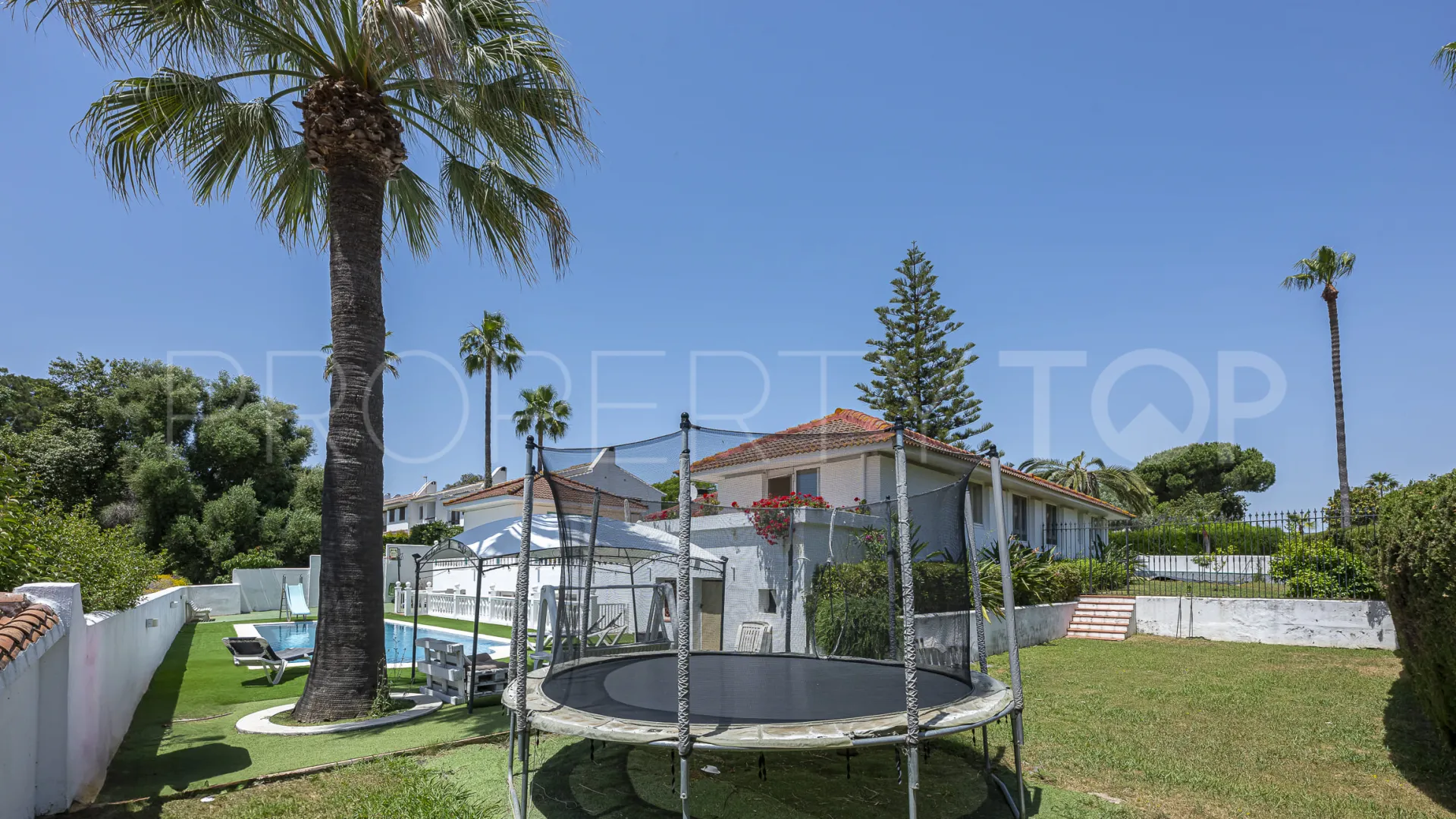 Comprar villa de 5 dormitorios en Sotogrande Costa