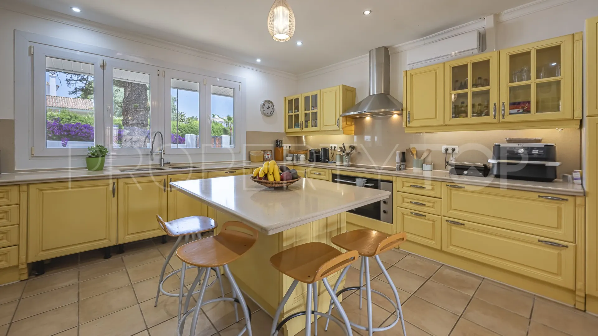 Comprar villa de 5 dormitorios en Sotogrande Costa