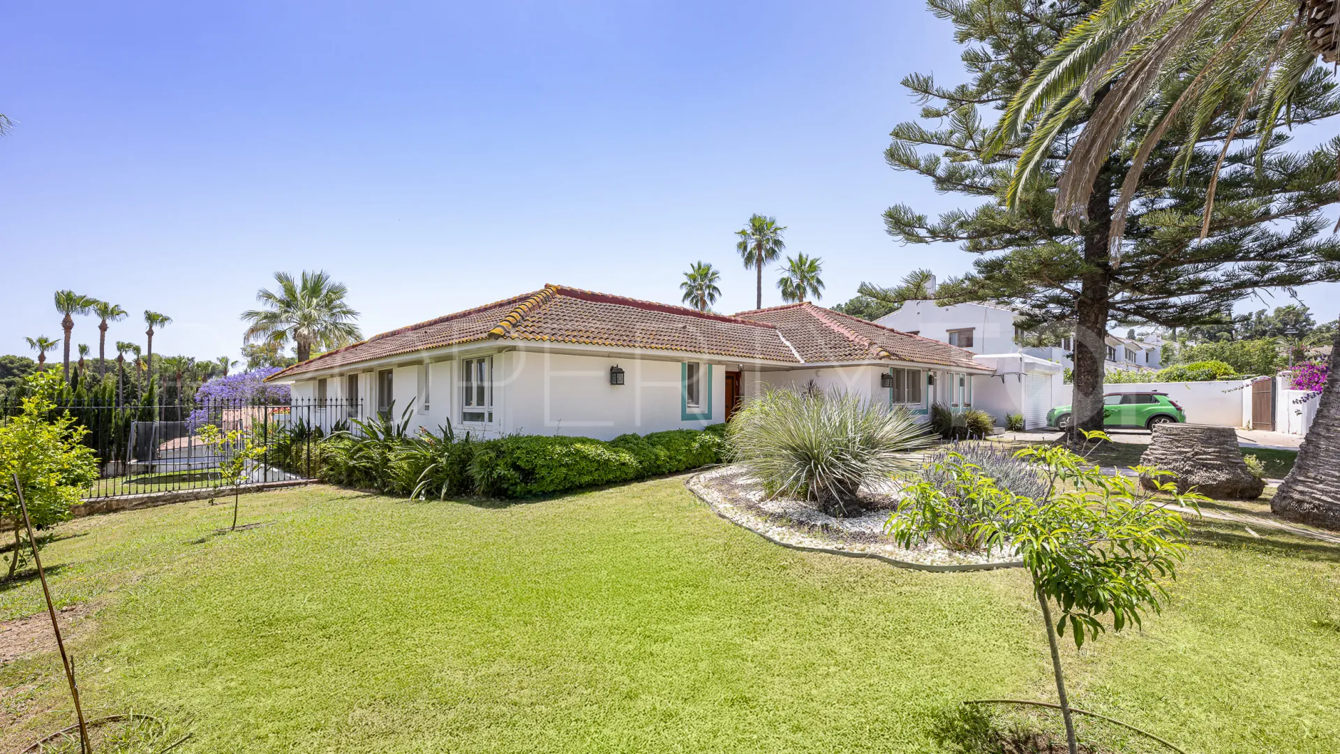 Comprar villa de 5 dormitorios en Sotogrande Costa