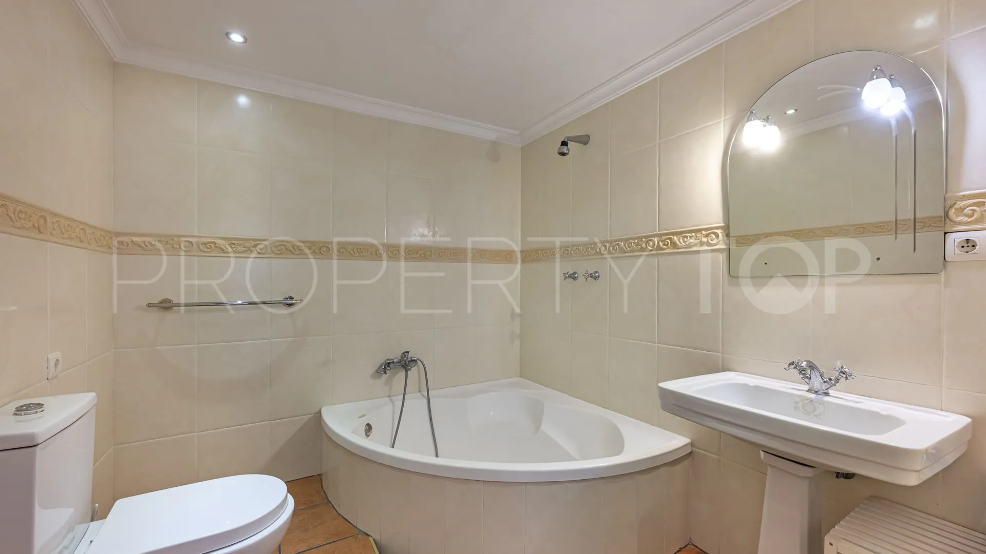 Comprar villa de 5 dormitorios en Sotogrande Costa