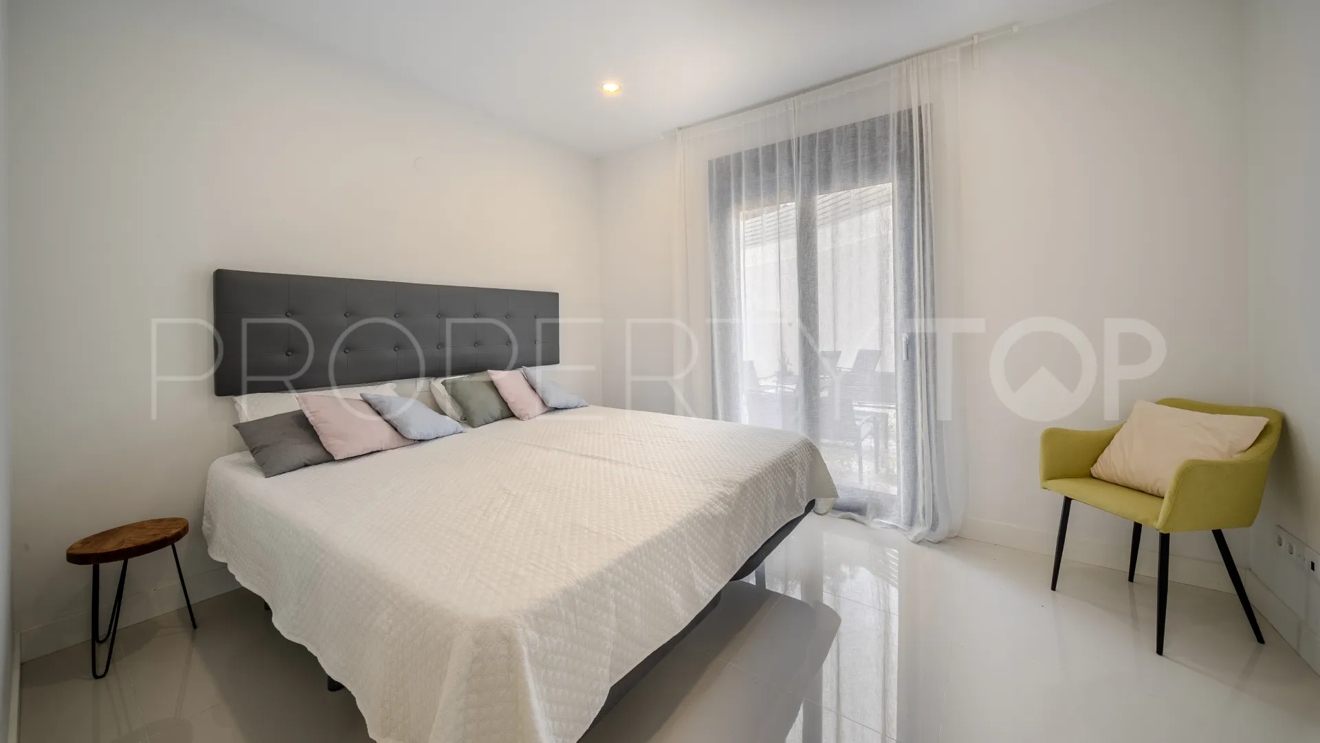 Se vende apartamento planta baja de 2 dormitorios en La Paloma