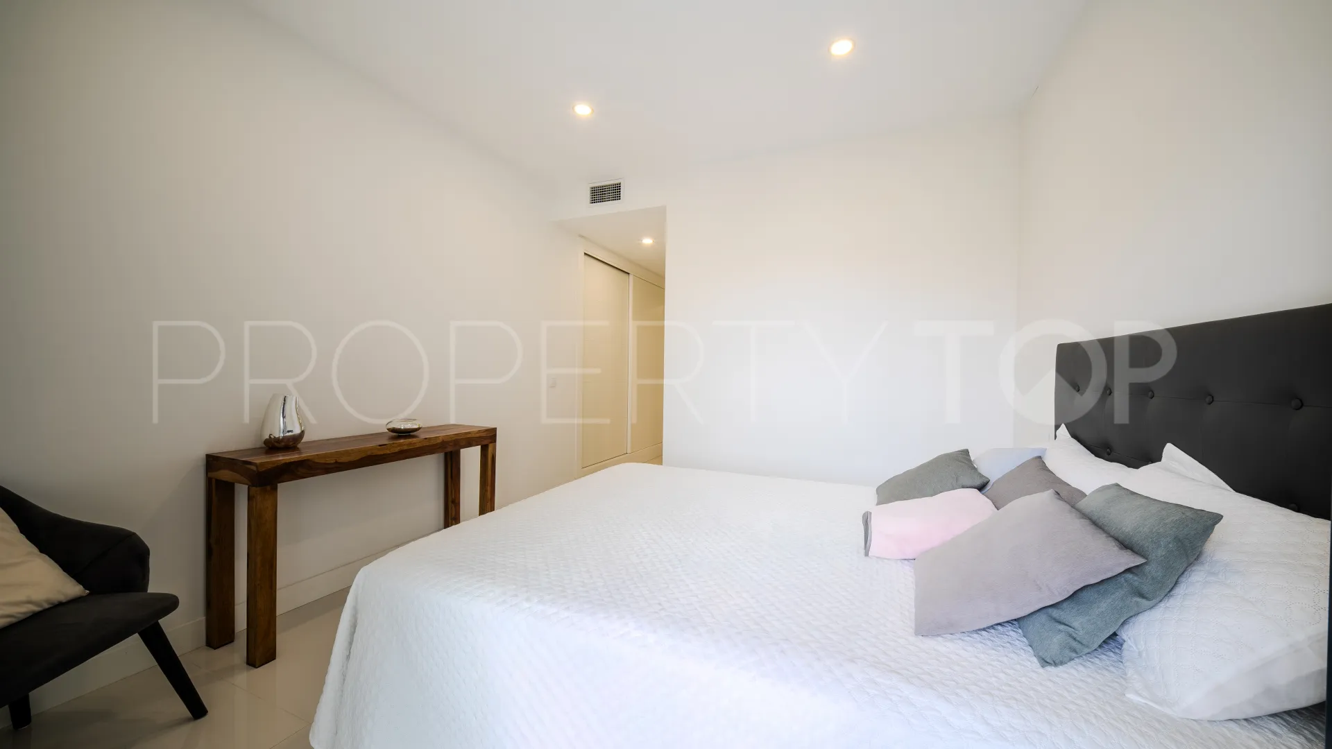 Se vende apartamento planta baja de 2 dormitorios en La Paloma
