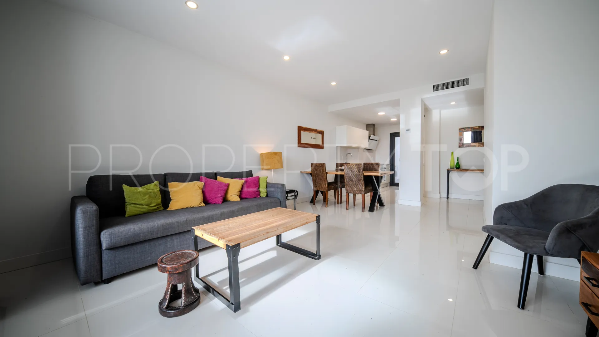 Se vende apartamento planta baja de 2 dormitorios en La Paloma