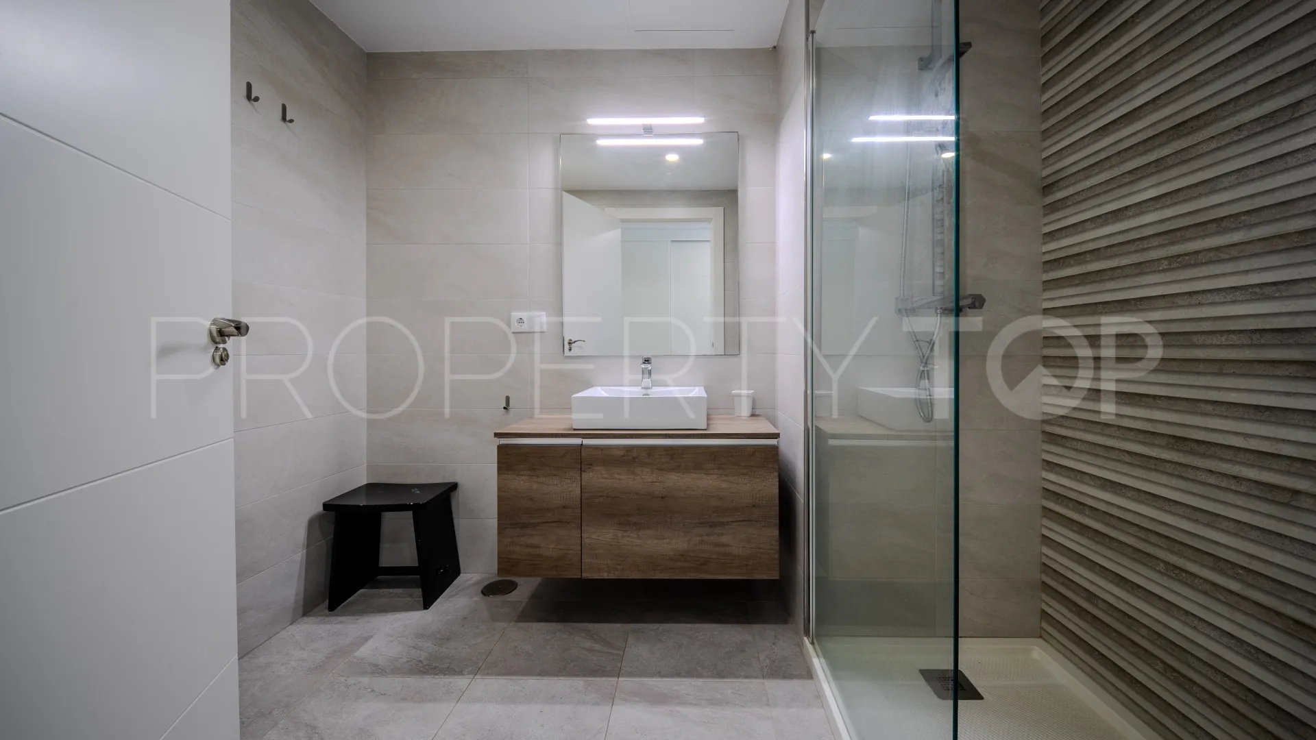Se vende apartamento planta baja de 2 dormitorios en La Paloma