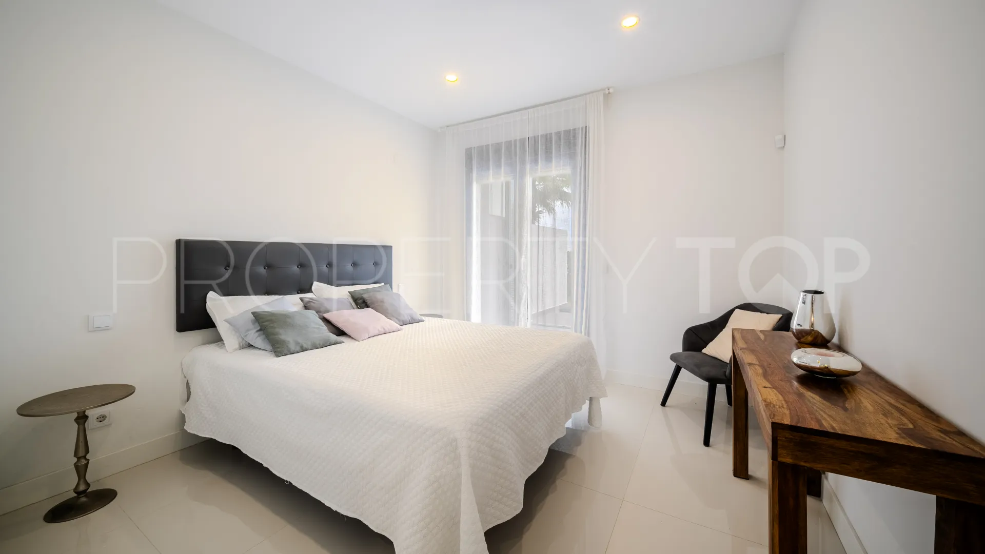 Se vende apartamento planta baja de 2 dormitorios en La Paloma