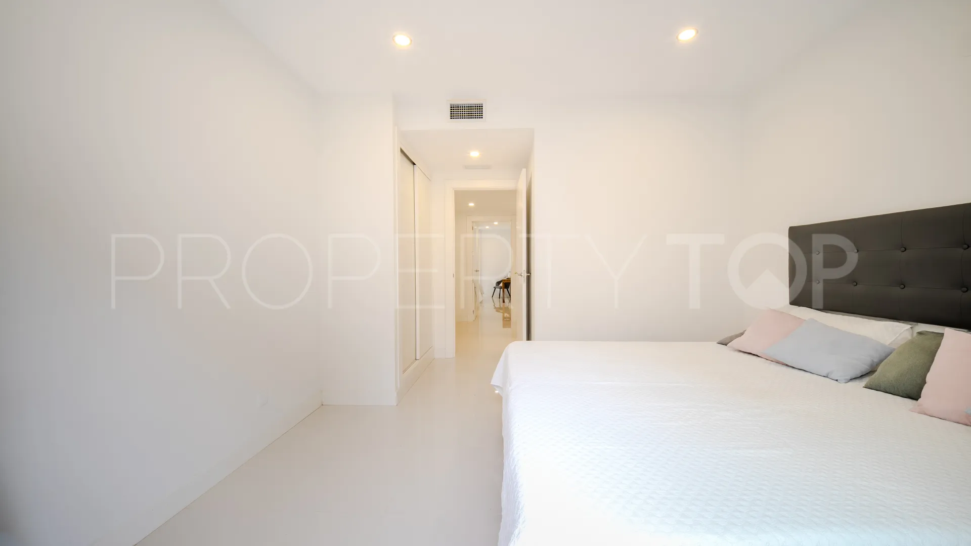 Se vende apartamento planta baja de 2 dormitorios en La Paloma