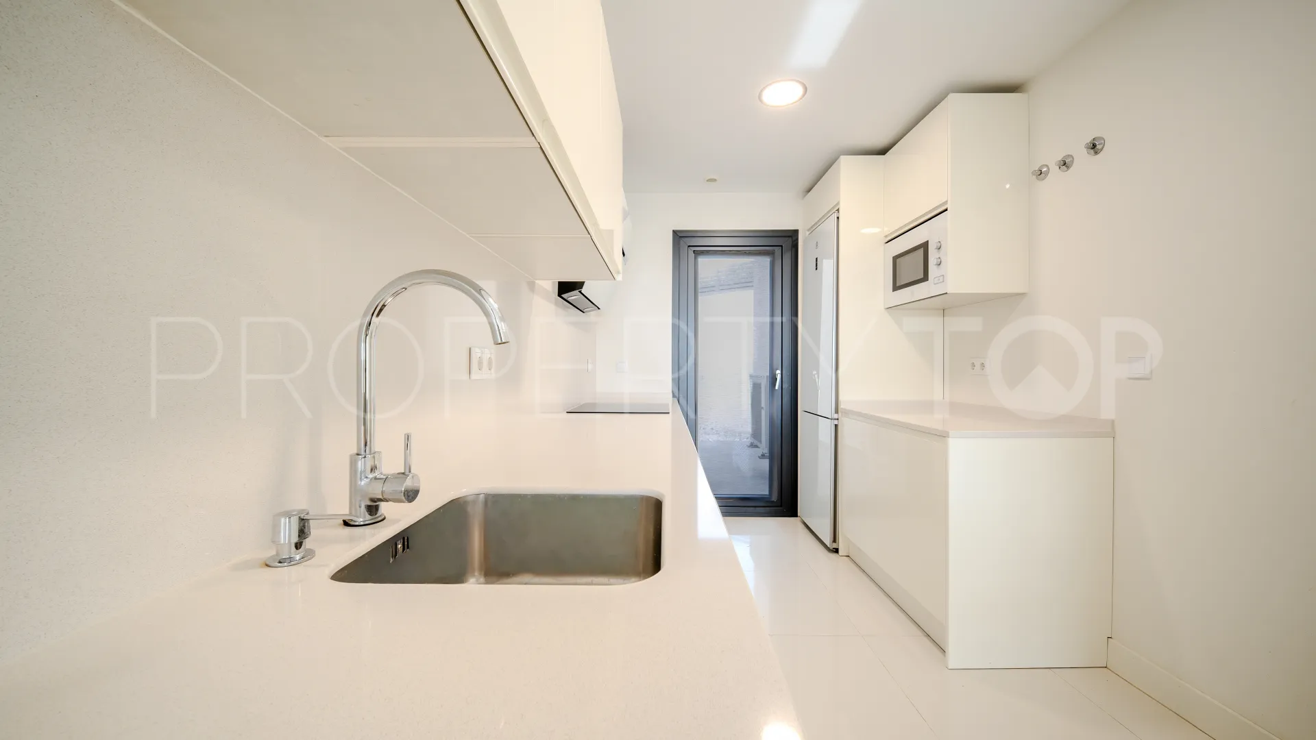Se vende apartamento planta baja de 2 dormitorios en La Paloma