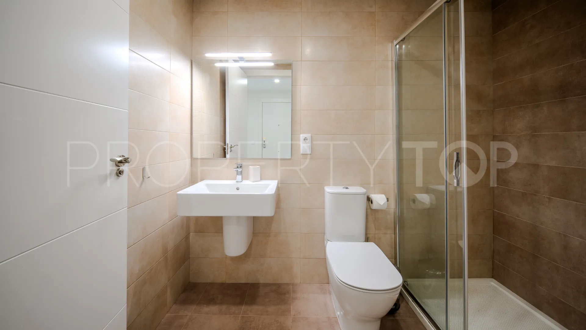 Se vende apartamento planta baja de 2 dormitorios en La Paloma