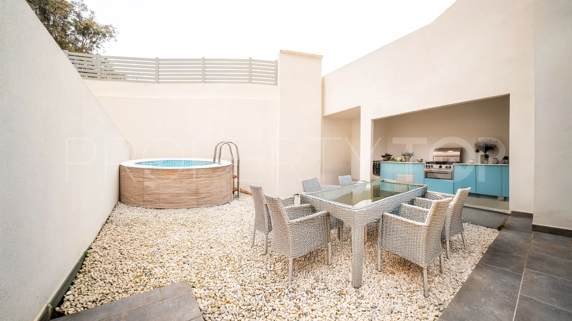 Se vende apartamento planta baja de 2 dormitorios en La Paloma