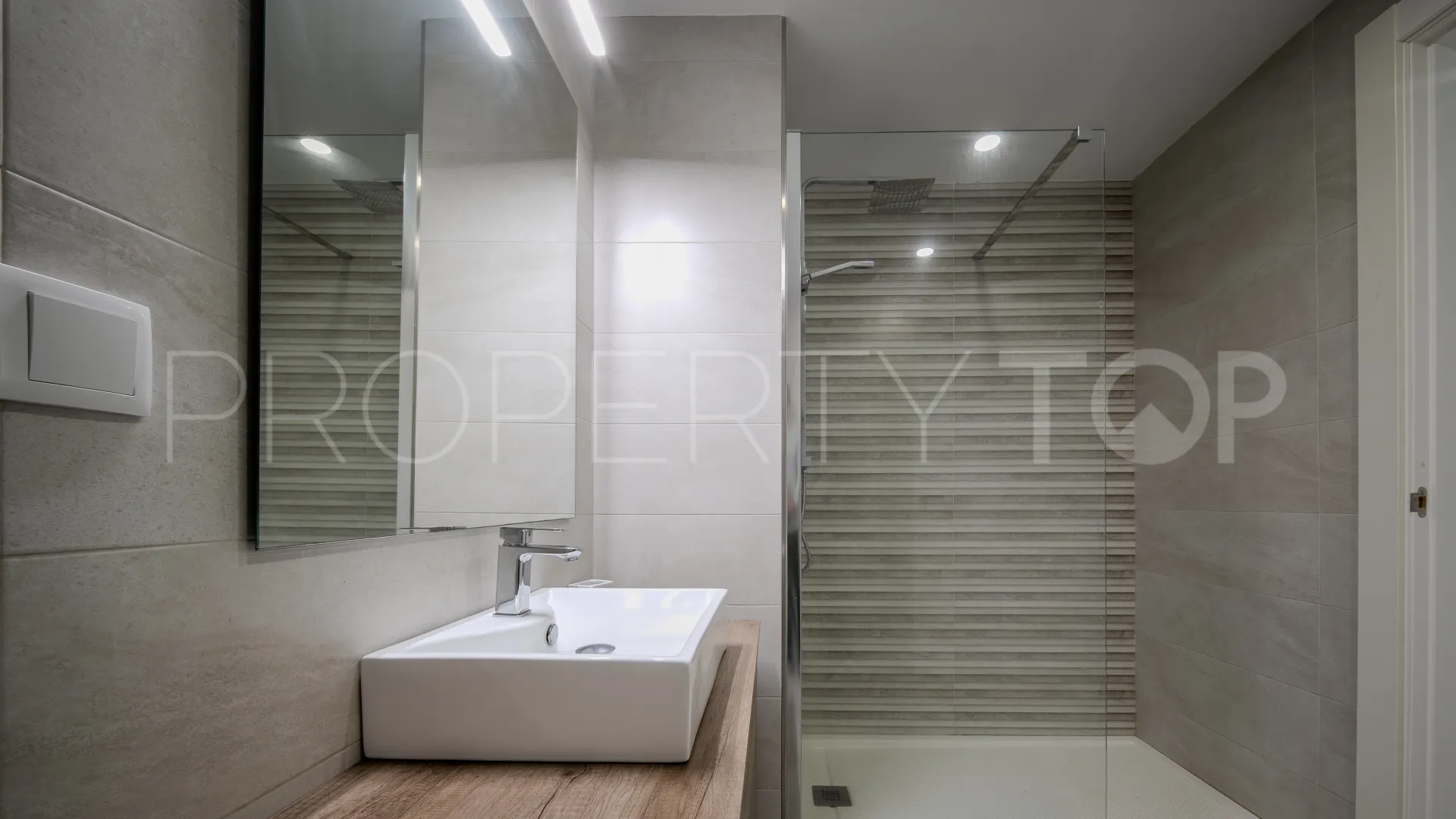Se vende apartamento planta baja de 2 dormitorios en La Paloma