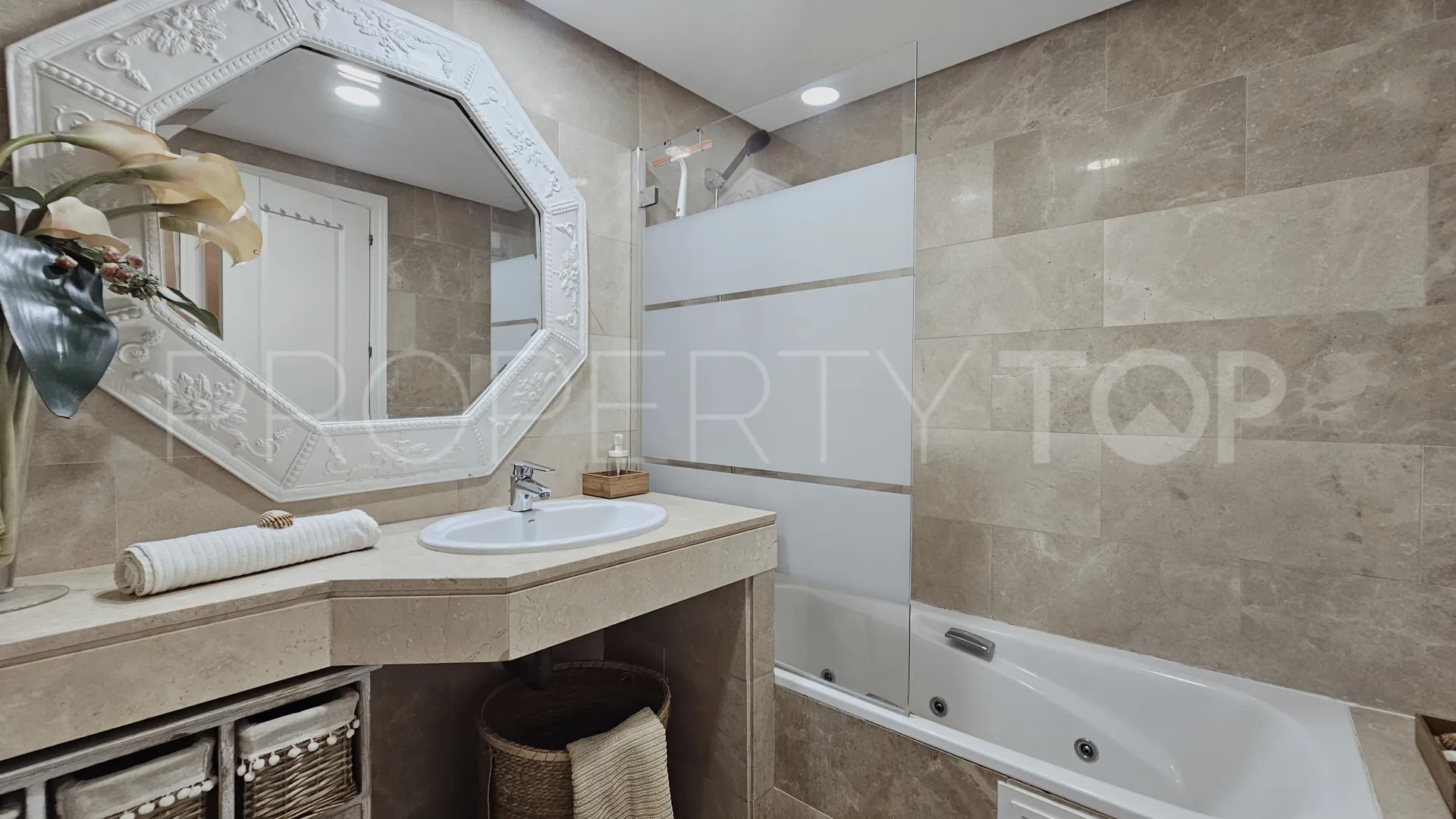 Se vende apartamento planta baja en Coto Real