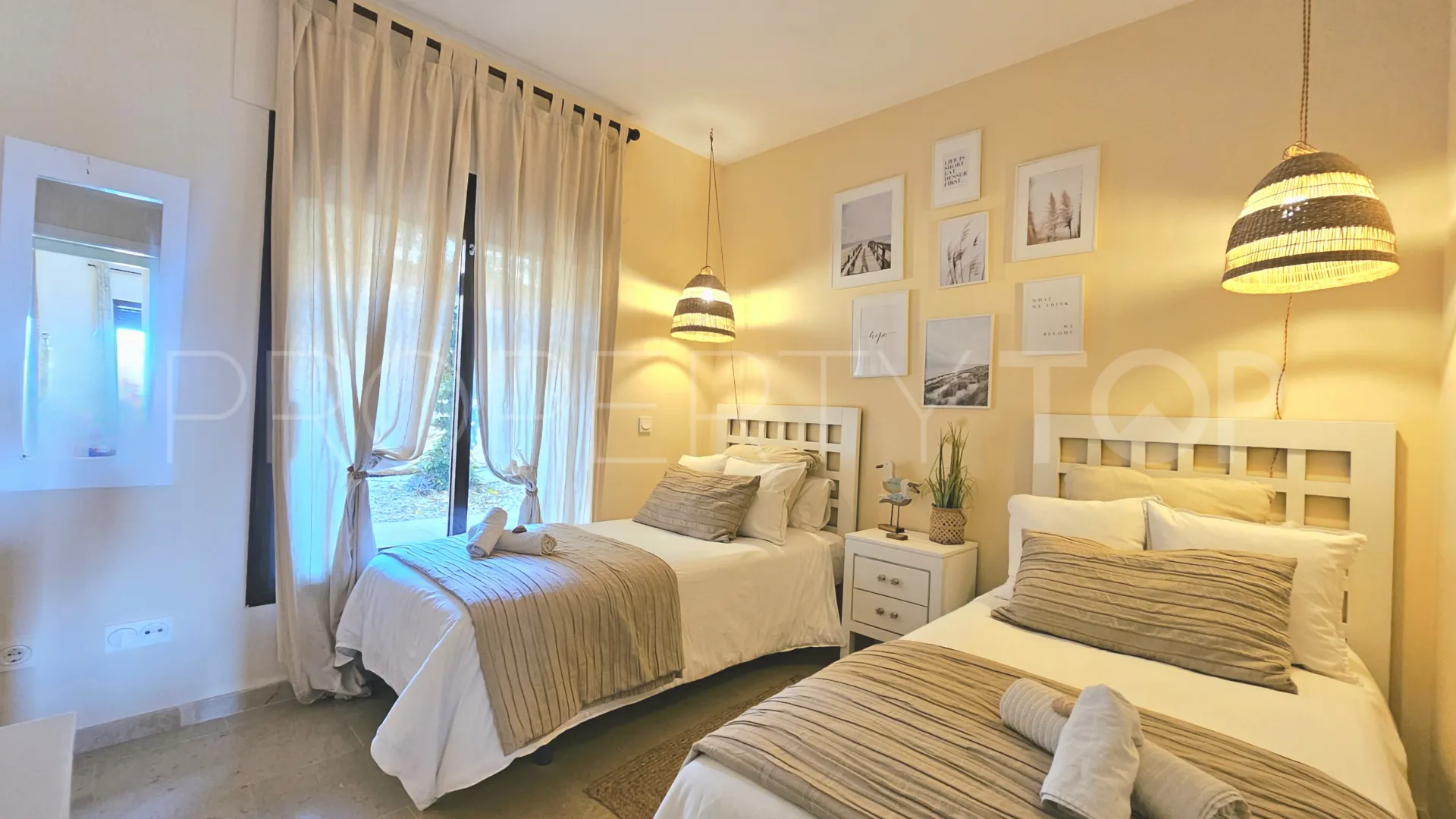 Se vende apartamento planta baja en Coto Real