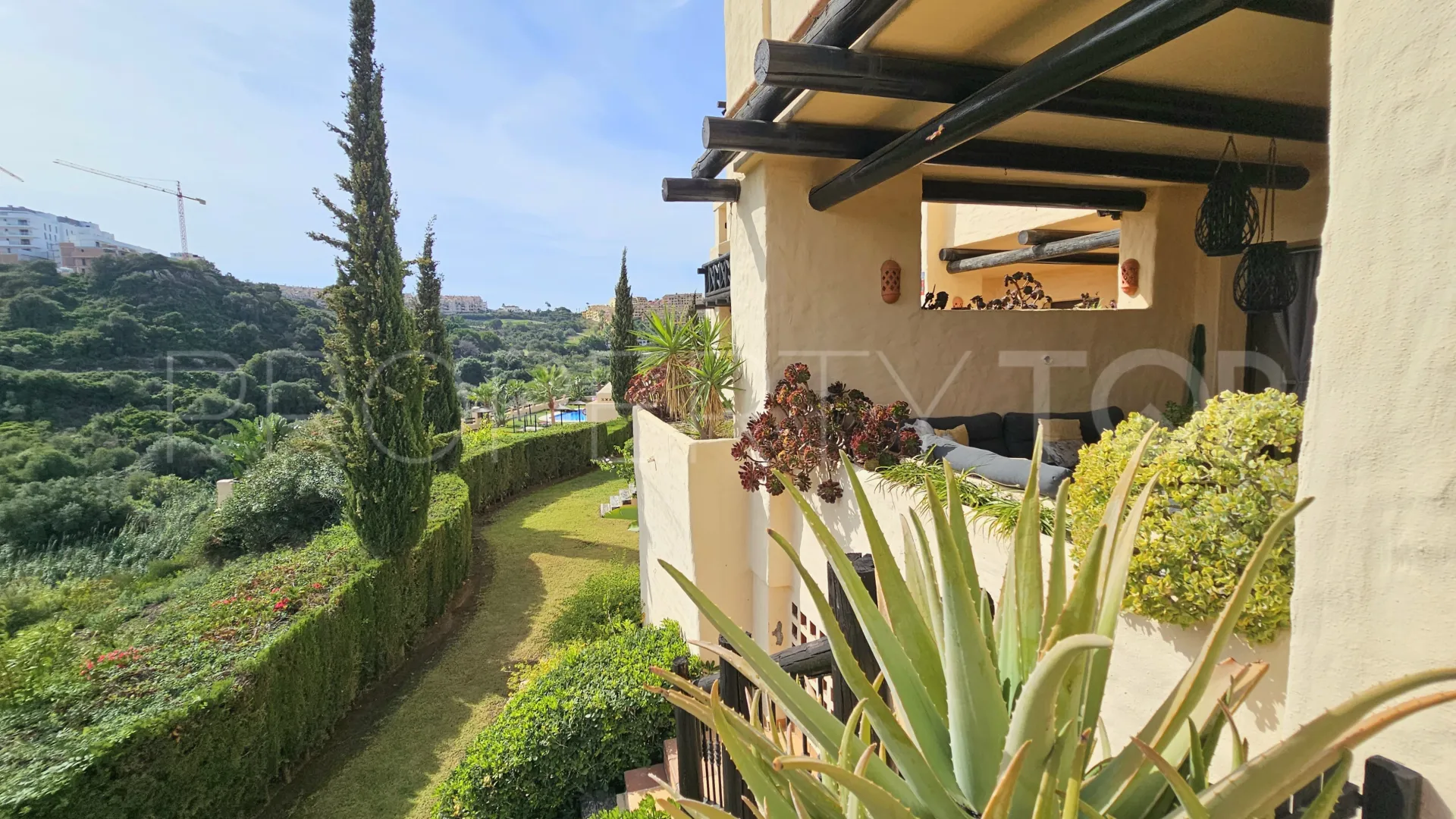 Se vende apartamento planta baja en Coto Real