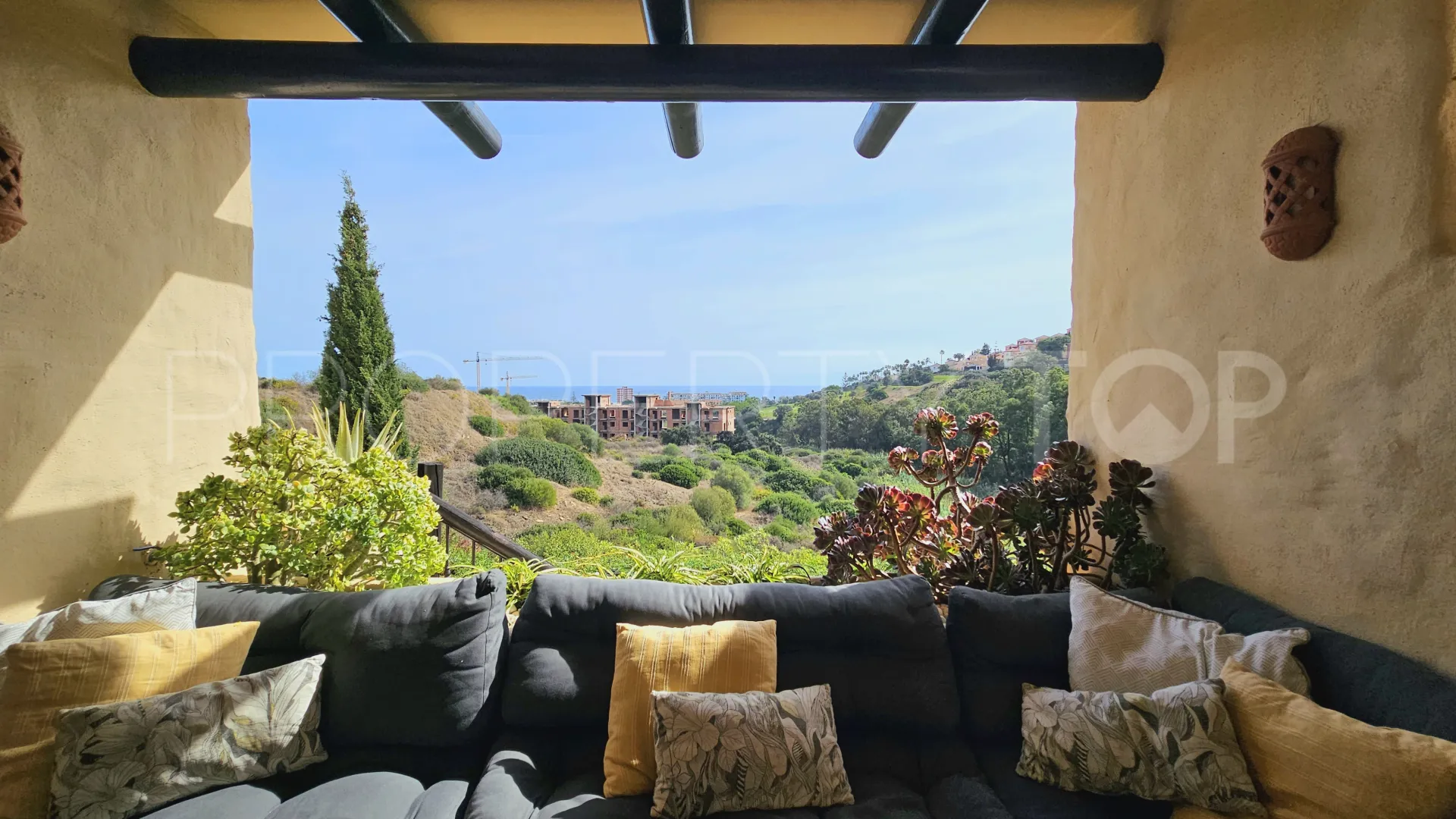 Se vende apartamento planta baja en Coto Real