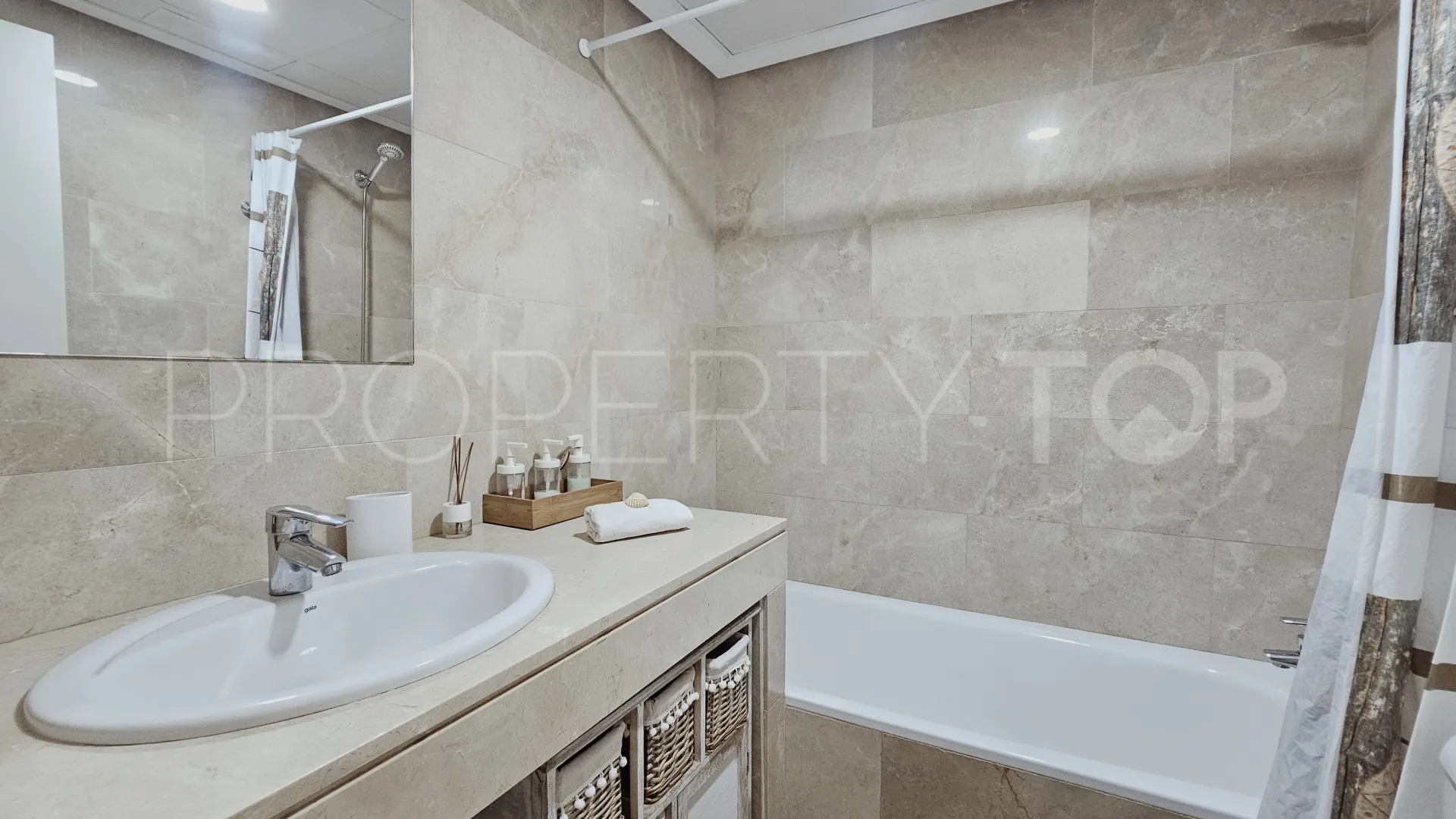 Se vende apartamento planta baja en Coto Real