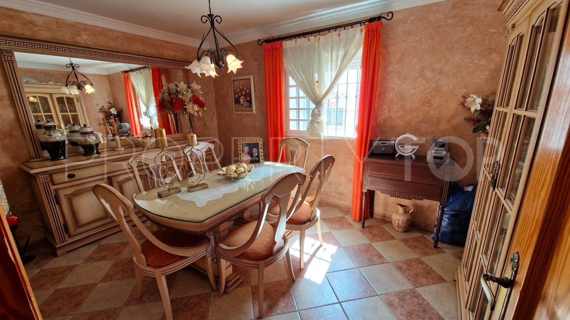 For sale Manilva Pueblo 6 bedrooms semi detached house