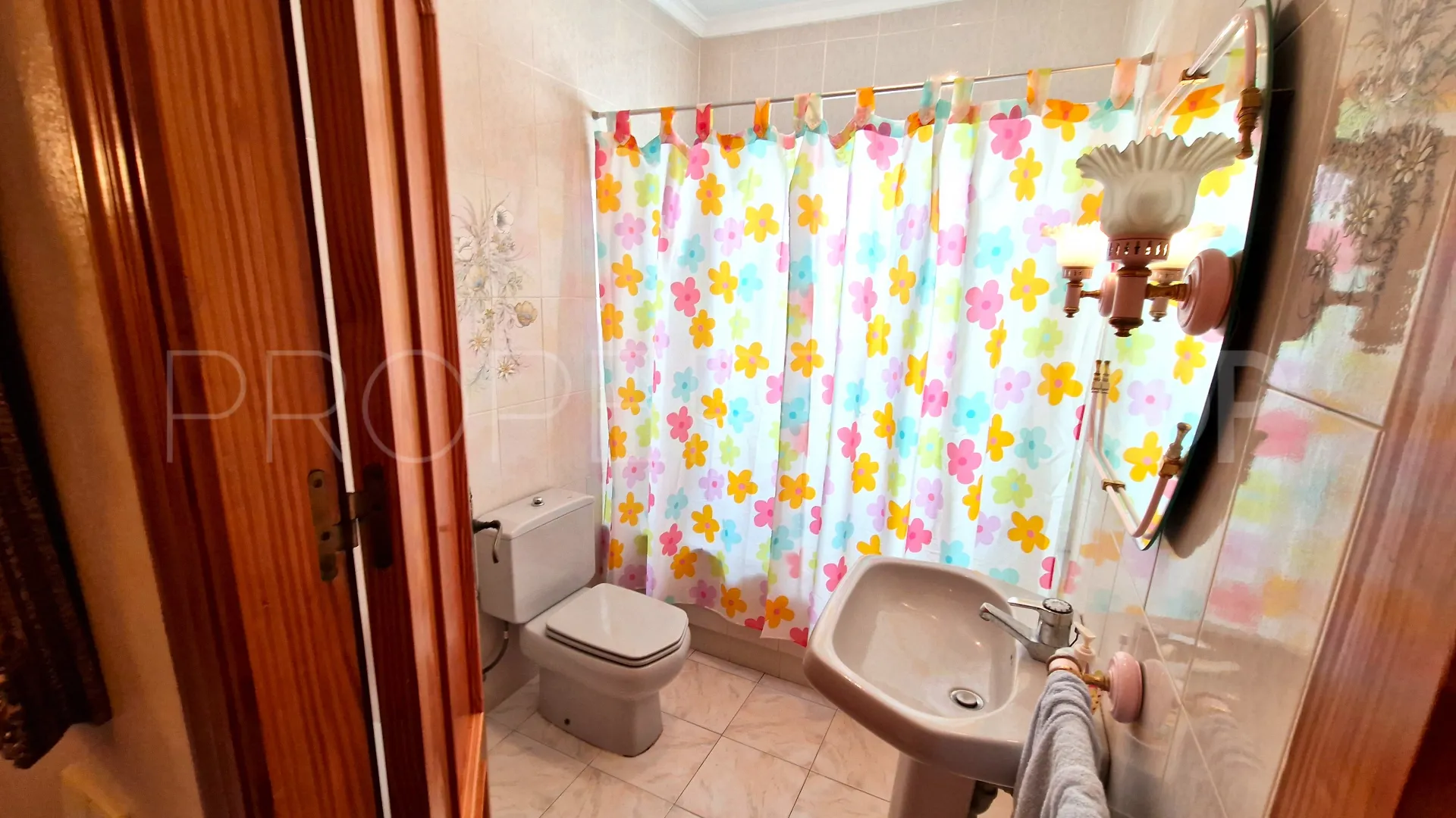 For sale Manilva Pueblo 6 bedrooms semi detached house