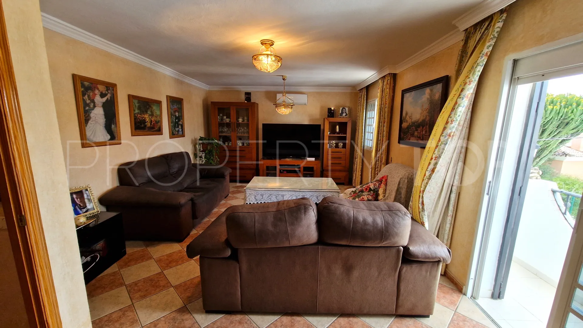 For sale Manilva Pueblo 6 bedrooms semi detached house