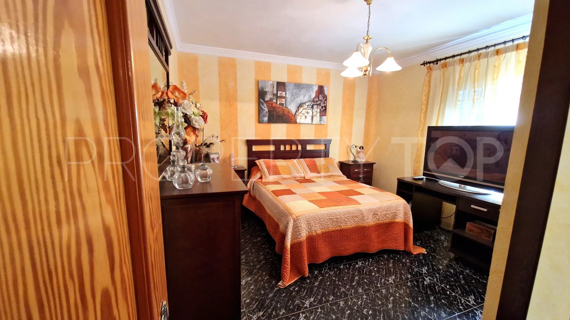 For sale Manilva Pueblo 6 bedrooms semi detached house