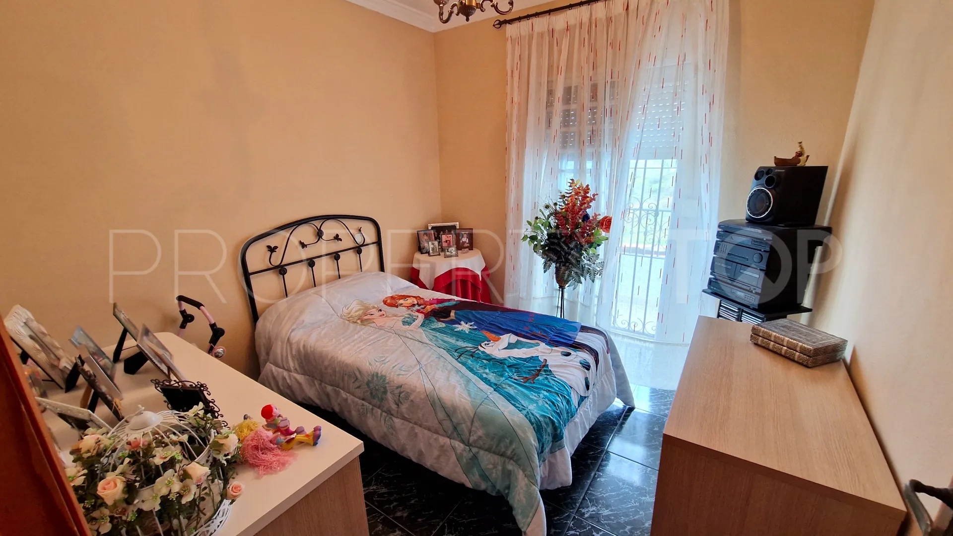 For sale Manilva Pueblo 6 bedrooms semi detached house