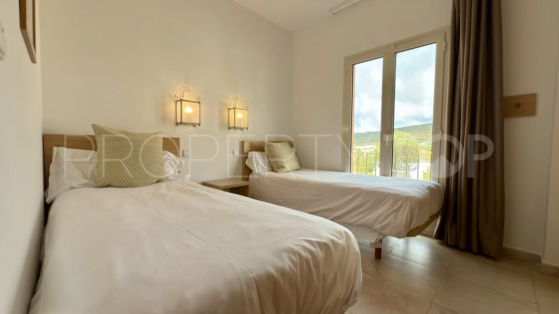 Buy Bahia de las Rocas 2 bedrooms ground floor apartment