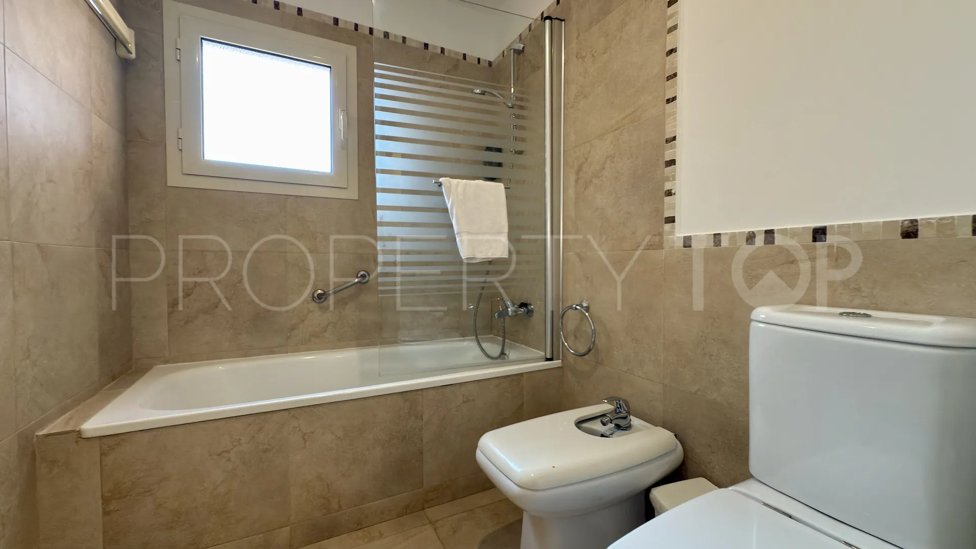 Buy Bahia de las Rocas 2 bedrooms ground floor apartment