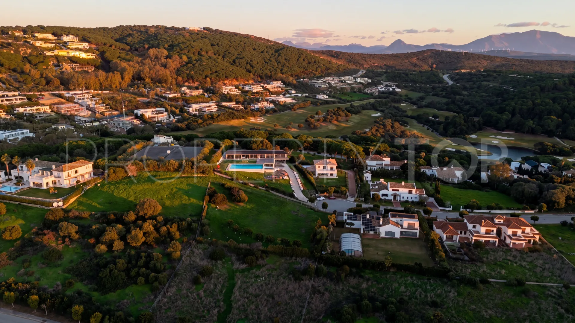 For sale villa with 4 bedrooms in La Reserva