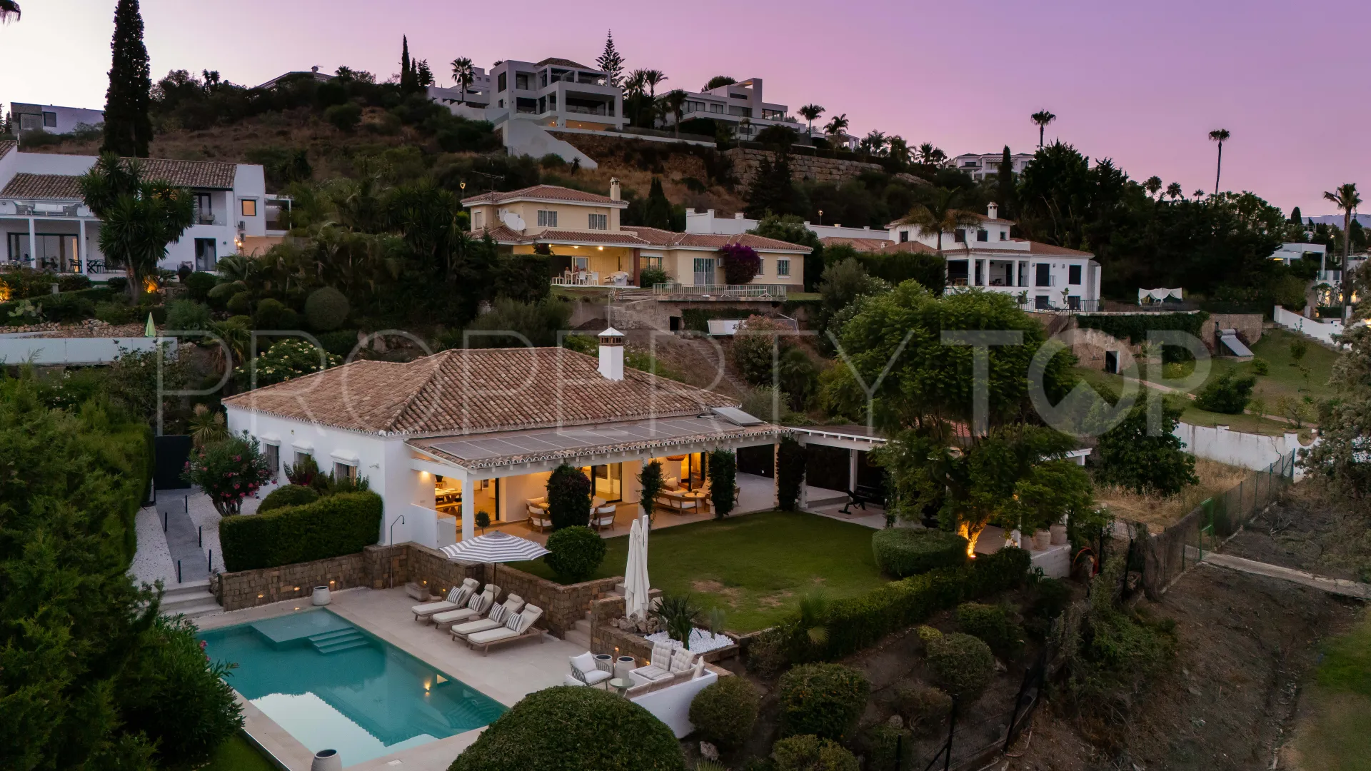 For sale villa in Altos del Paraiso