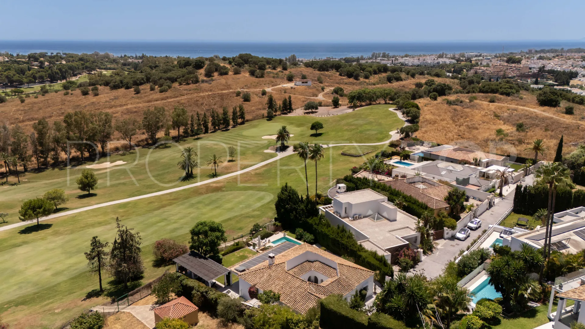 For sale villa in Altos del Paraiso