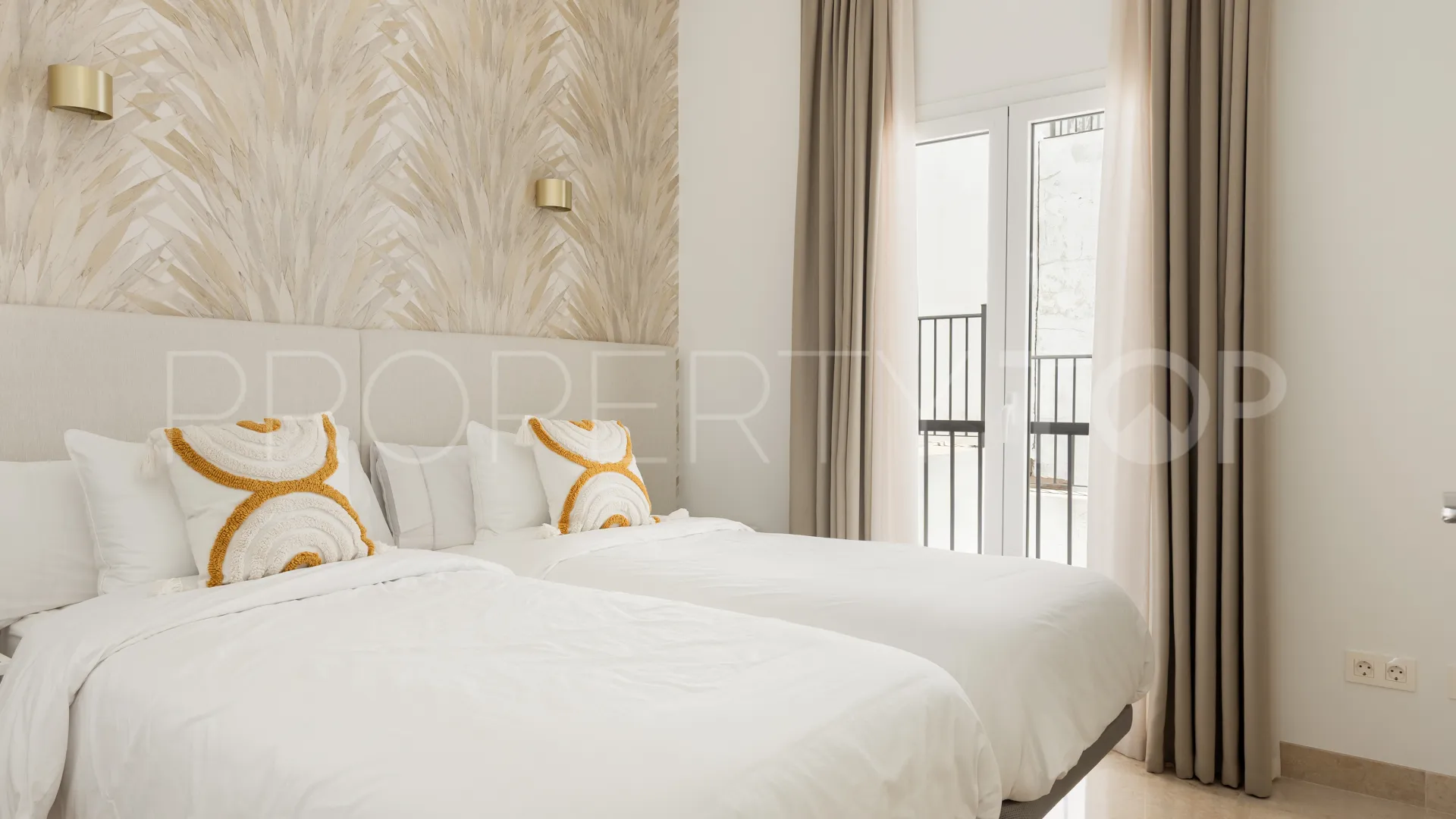 For sale Paraiso Pueblo penthouse with 2 bedrooms