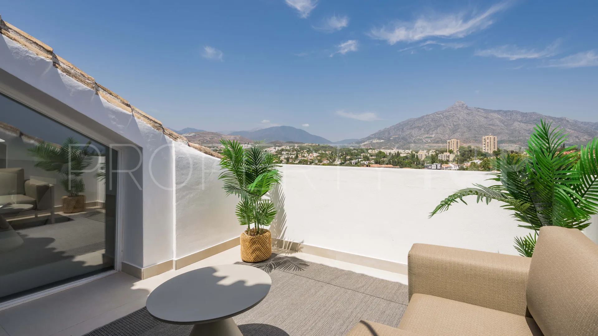 Penthouse with 3 bedrooms for sale in Las Lolas