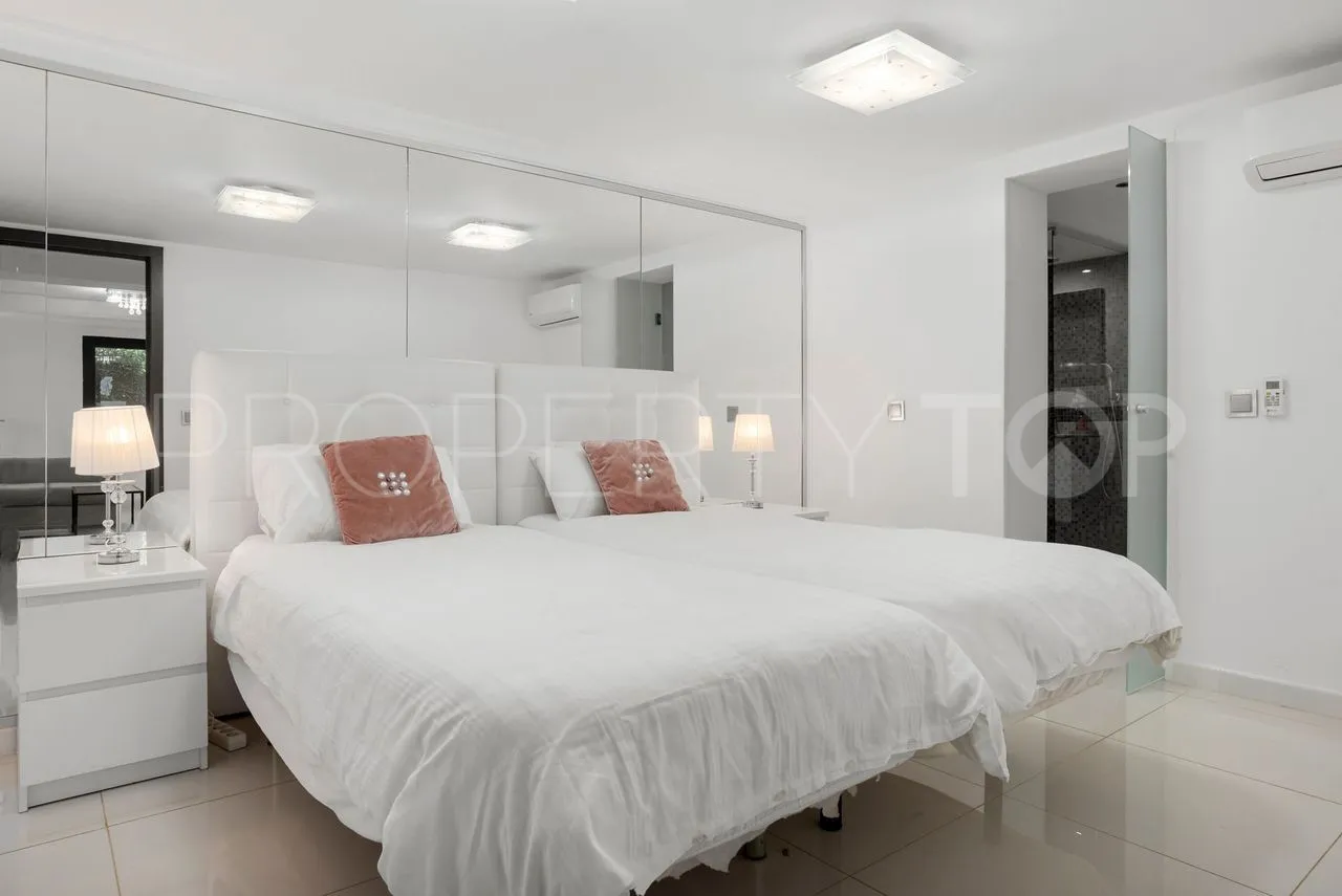 Elviria, villa en venta de 8 dormitorios