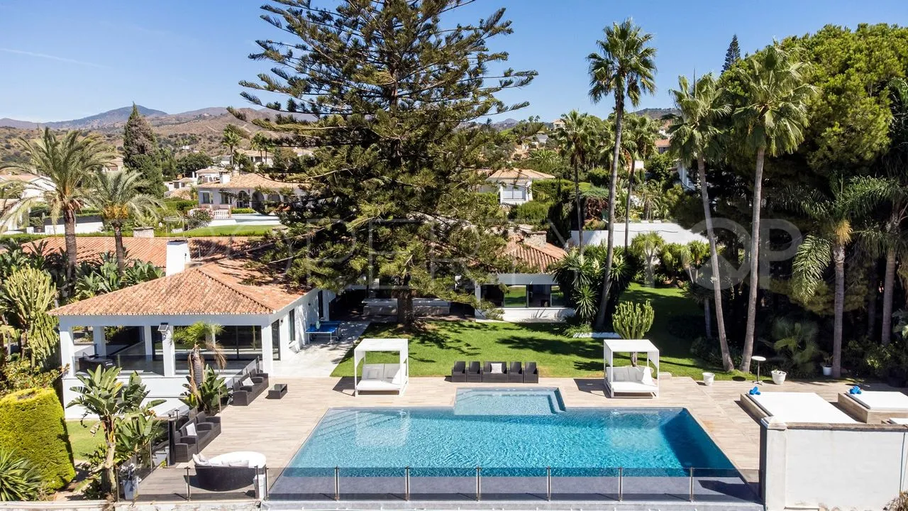 Elviria, villa en venta de 8 dormitorios
