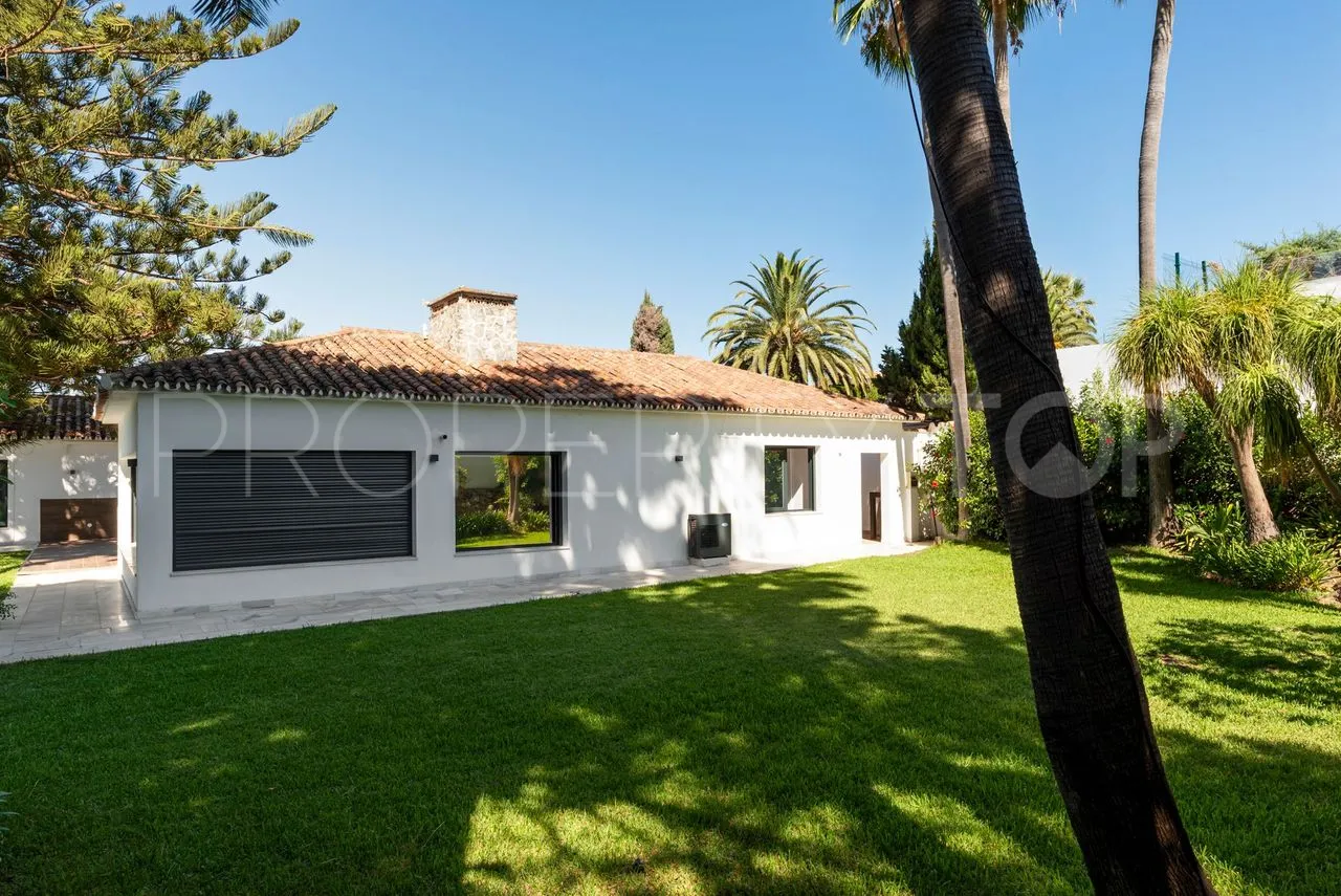 Elviria, villa en venta de 8 dormitorios
