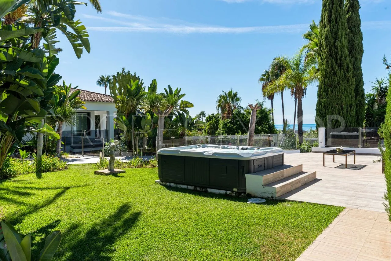 Elviria, villa en venta de 8 dormitorios