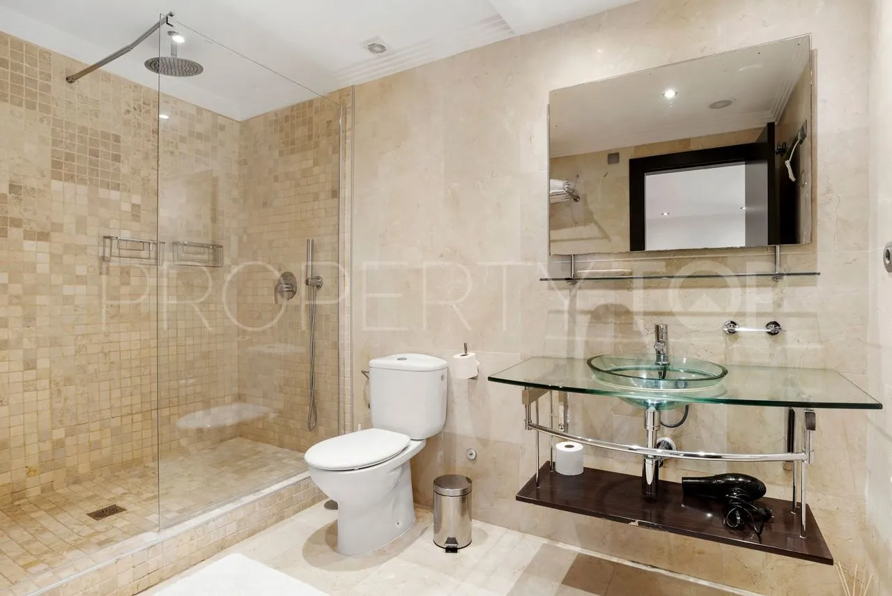 Elviria, villa en venta de 8 dormitorios