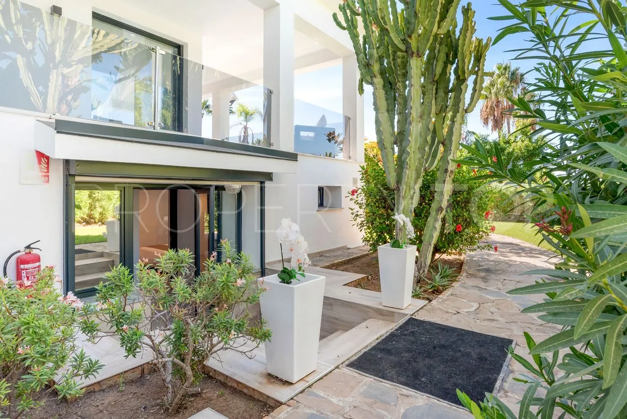 Elviria, villa en venta de 8 dormitorios