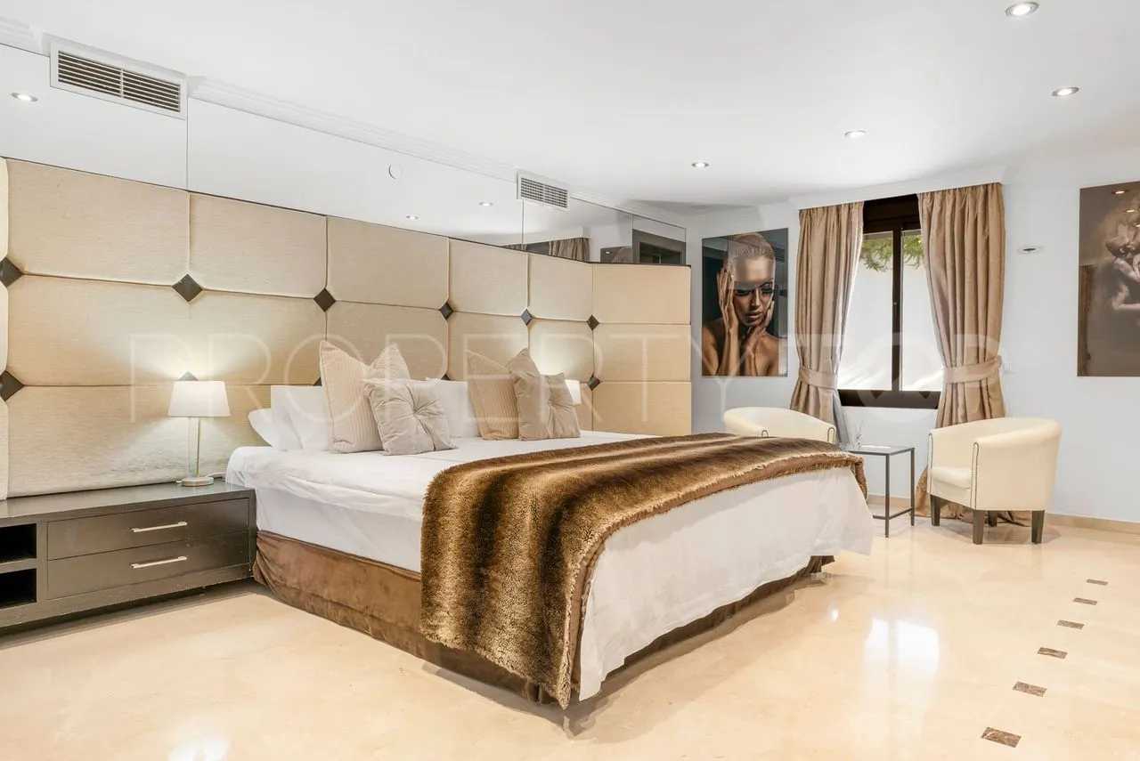 Elviria, villa en venta de 8 dormitorios