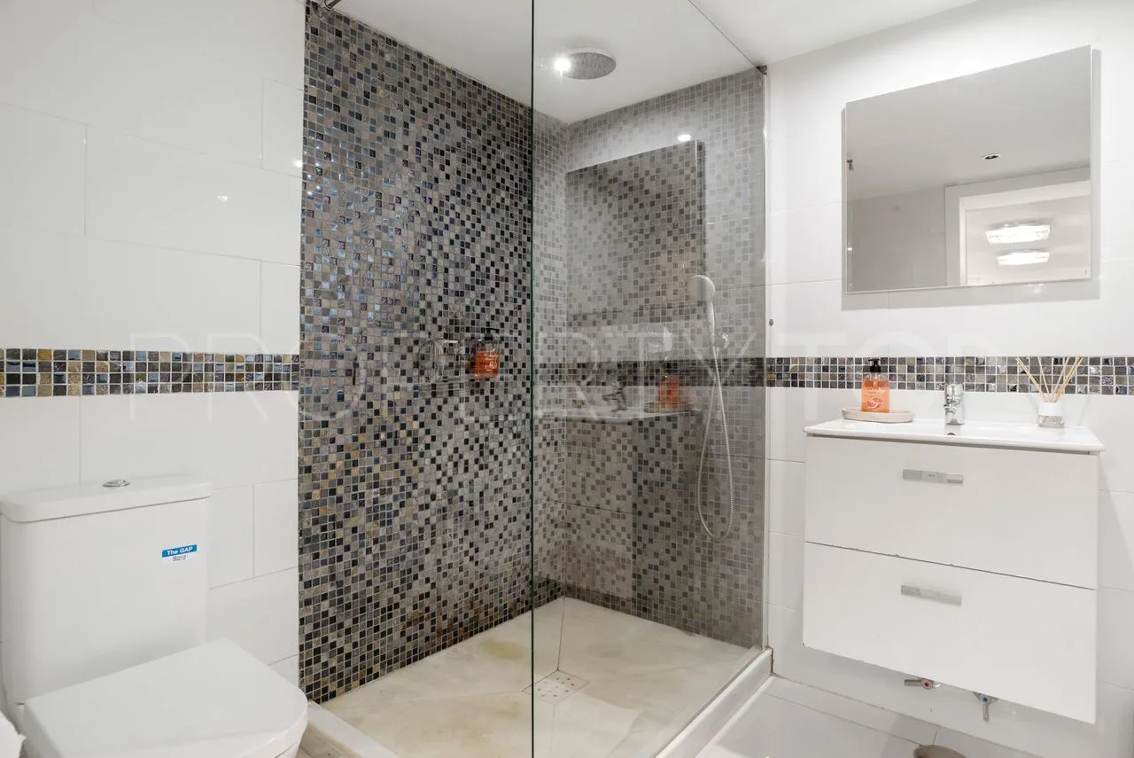 Elviria, villa en venta de 8 dormitorios