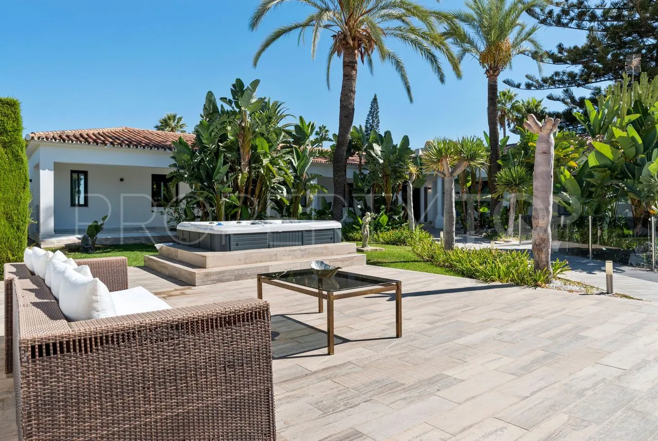 Elviria, villa en venta de 8 dormitorios