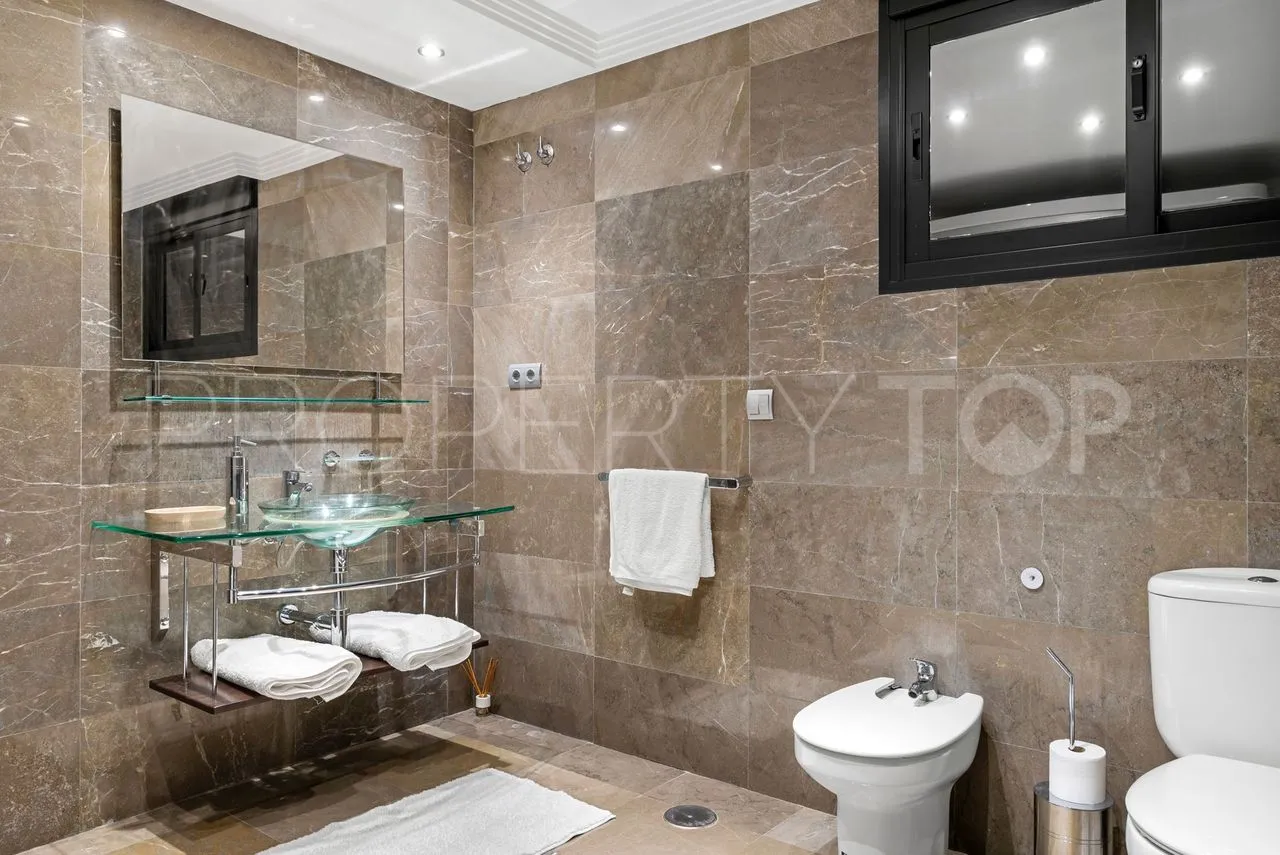 Elviria, villa en venta de 8 dormitorios