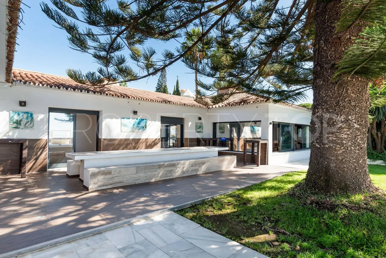 Elviria, villa en venta de 8 dormitorios