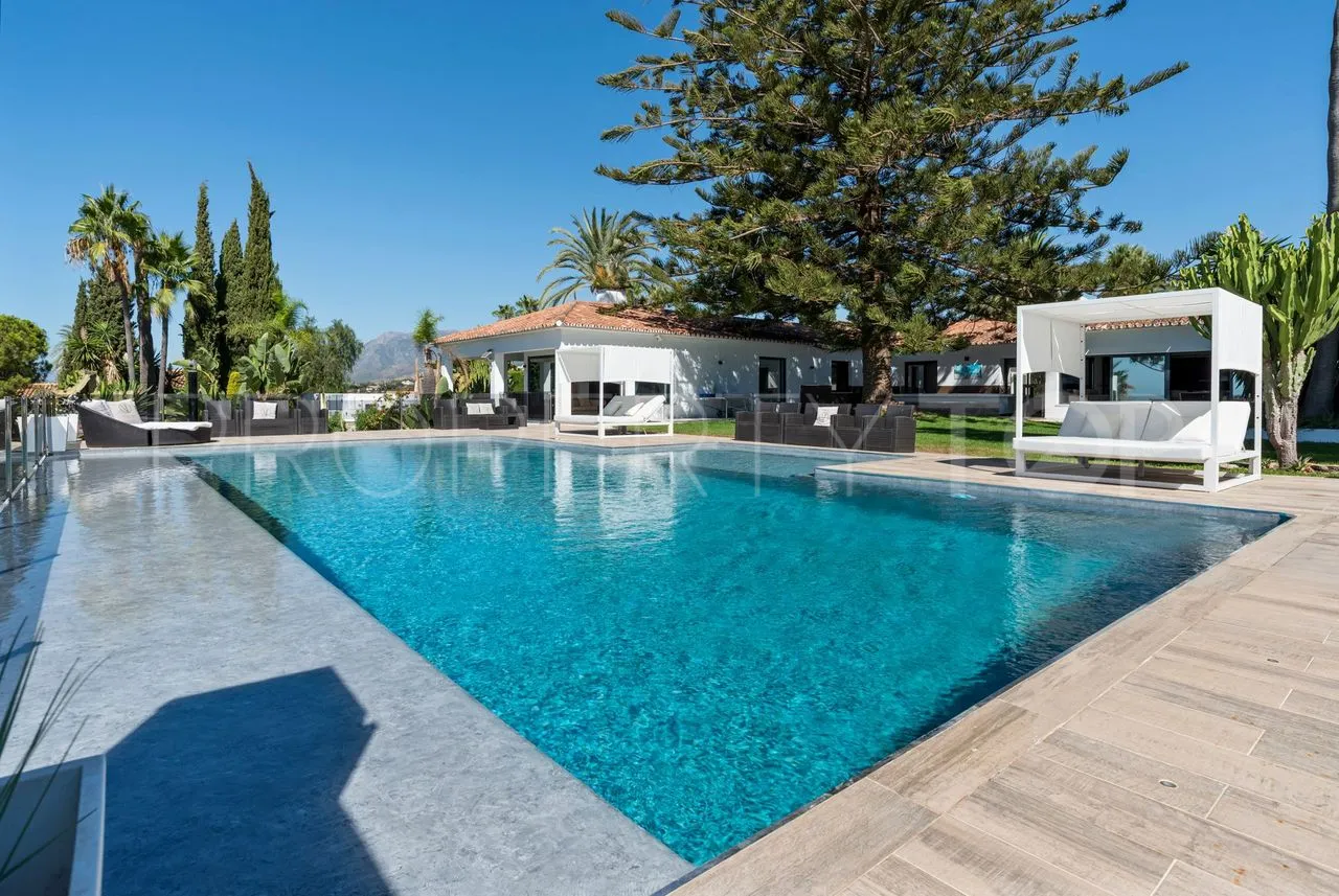 Elviria, villa en venta de 8 dormitorios